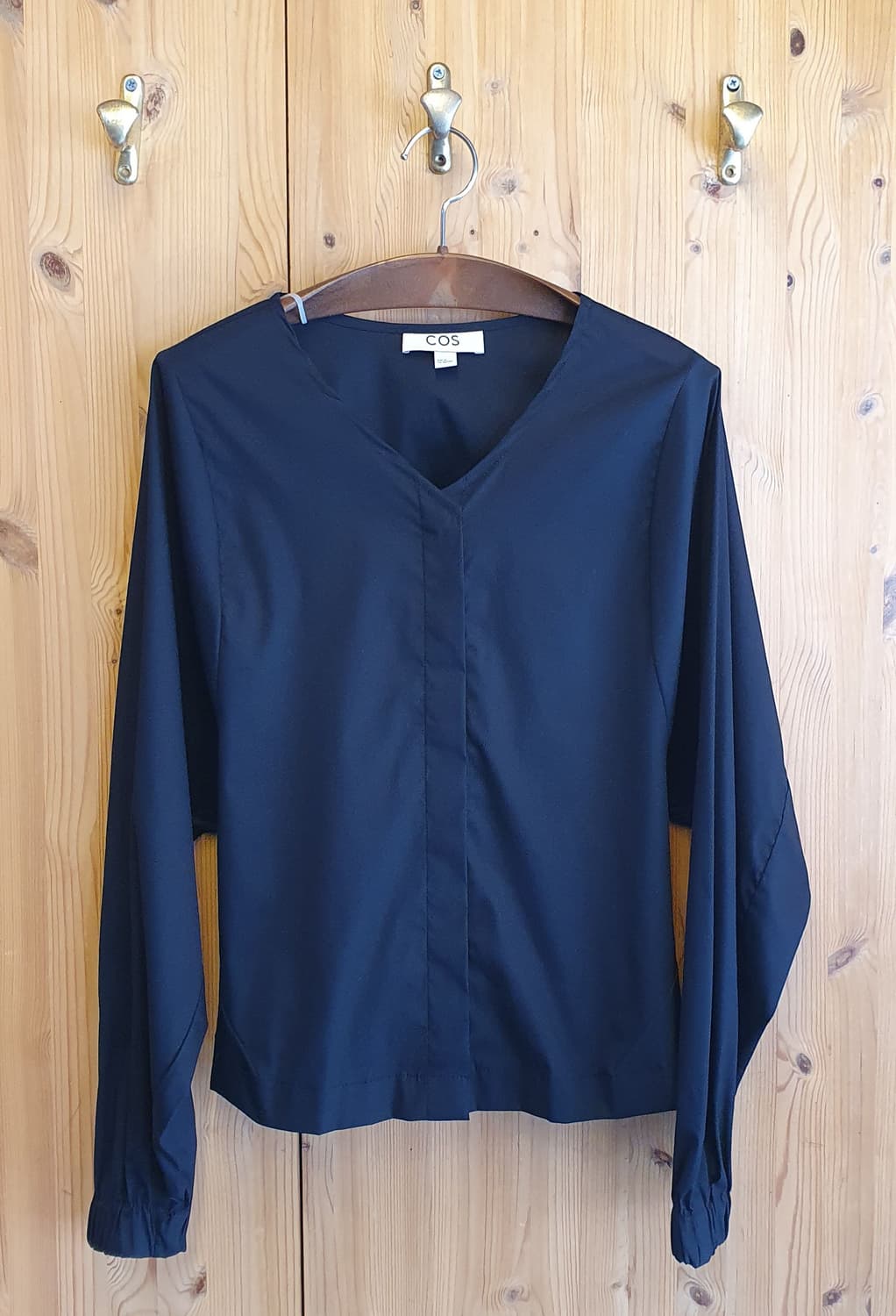 44/슬림55.COS 크롭 브이넥 블라우스  상품이미지1