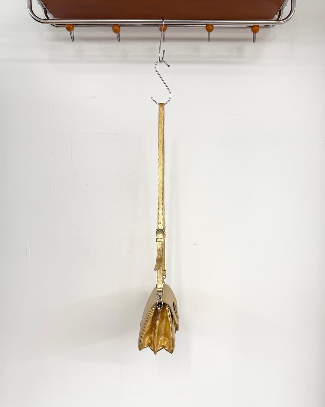 프라다 메탈릭 골드 레더 플랩 크로스백 상품이미지5