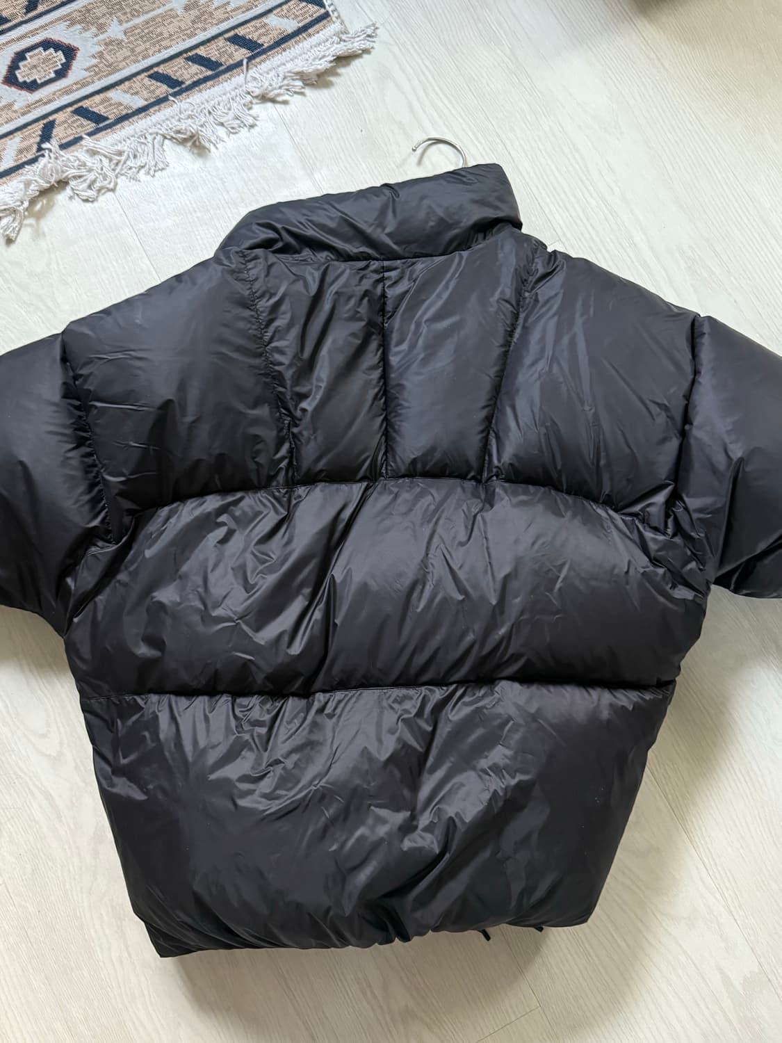 비헤비어 폴라 덕다운 패딩 블랙  상품이미지4