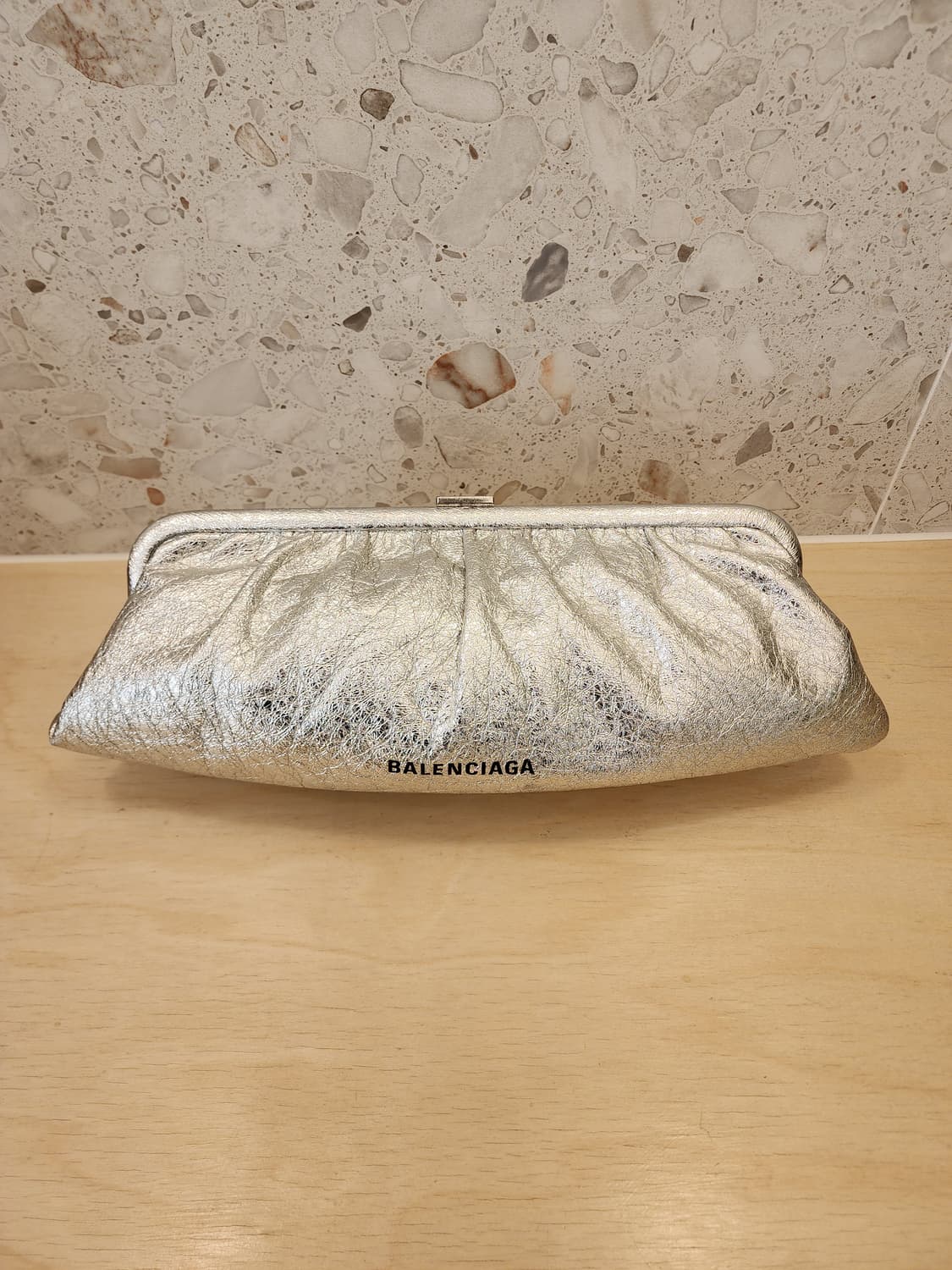 발렌시아가 클라우드 클러치백 XL 실버 618899 상품이미지1