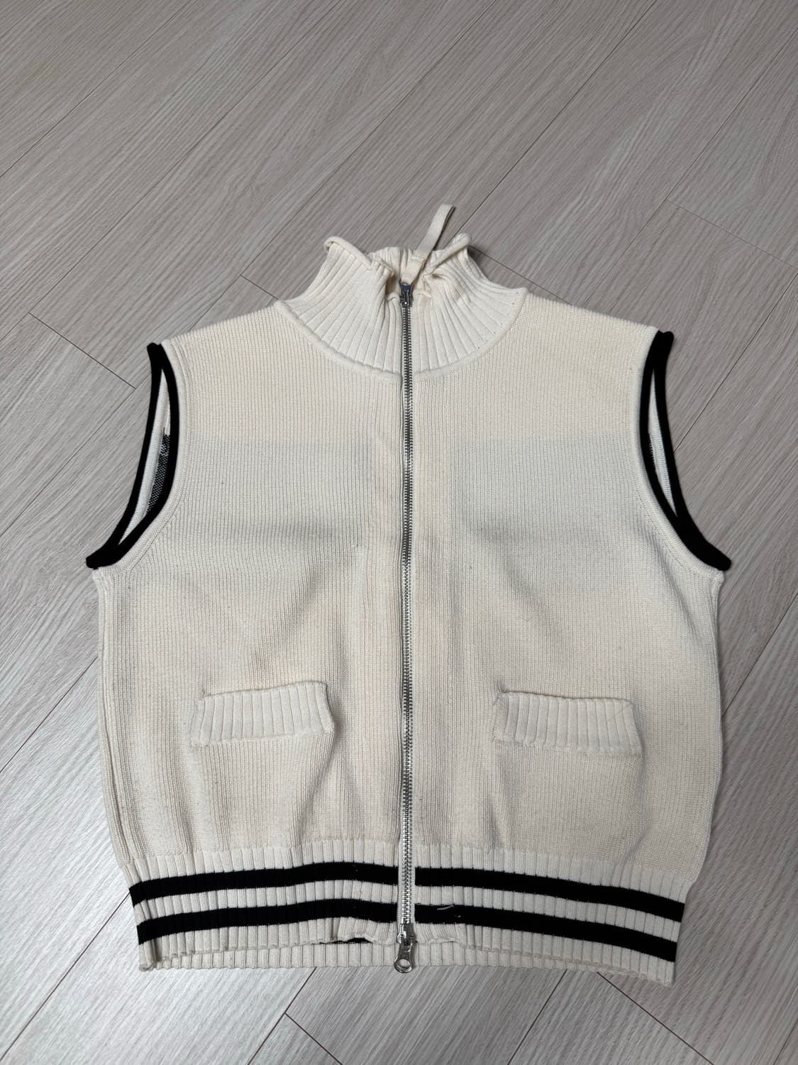 SPELL POINT STRIPE KNIT VEST IN IVORY 상품이미지3