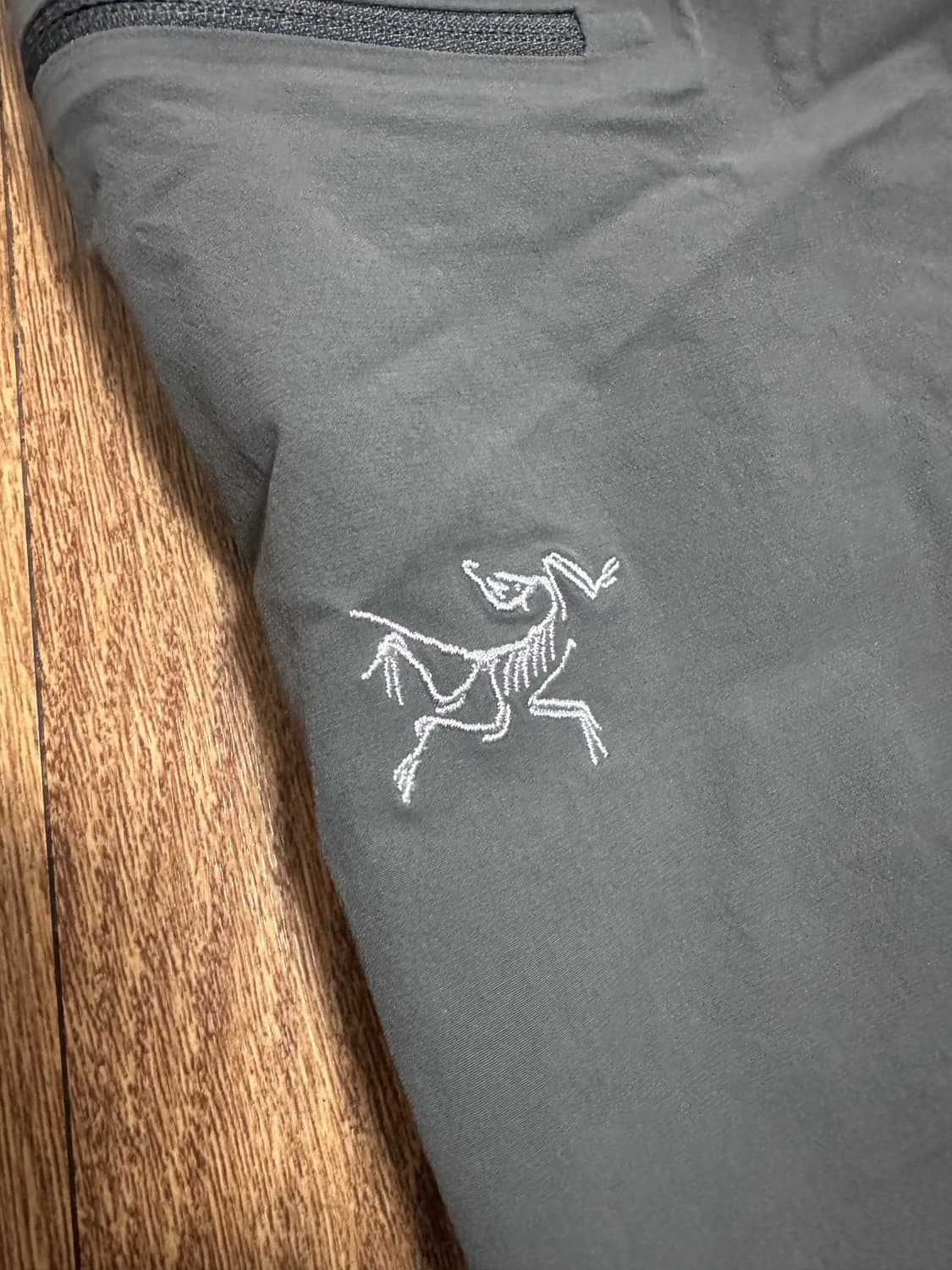 아크테릭스 감마 팬츠 LT 그레이 팝니다 상품이미지2