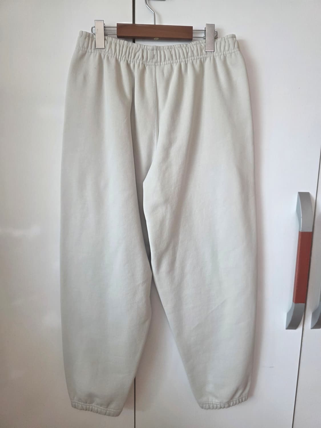 나이키 NRG 솔로 스우시 플리스 팬츠 라이트 본 - US/EU 상품이미지2