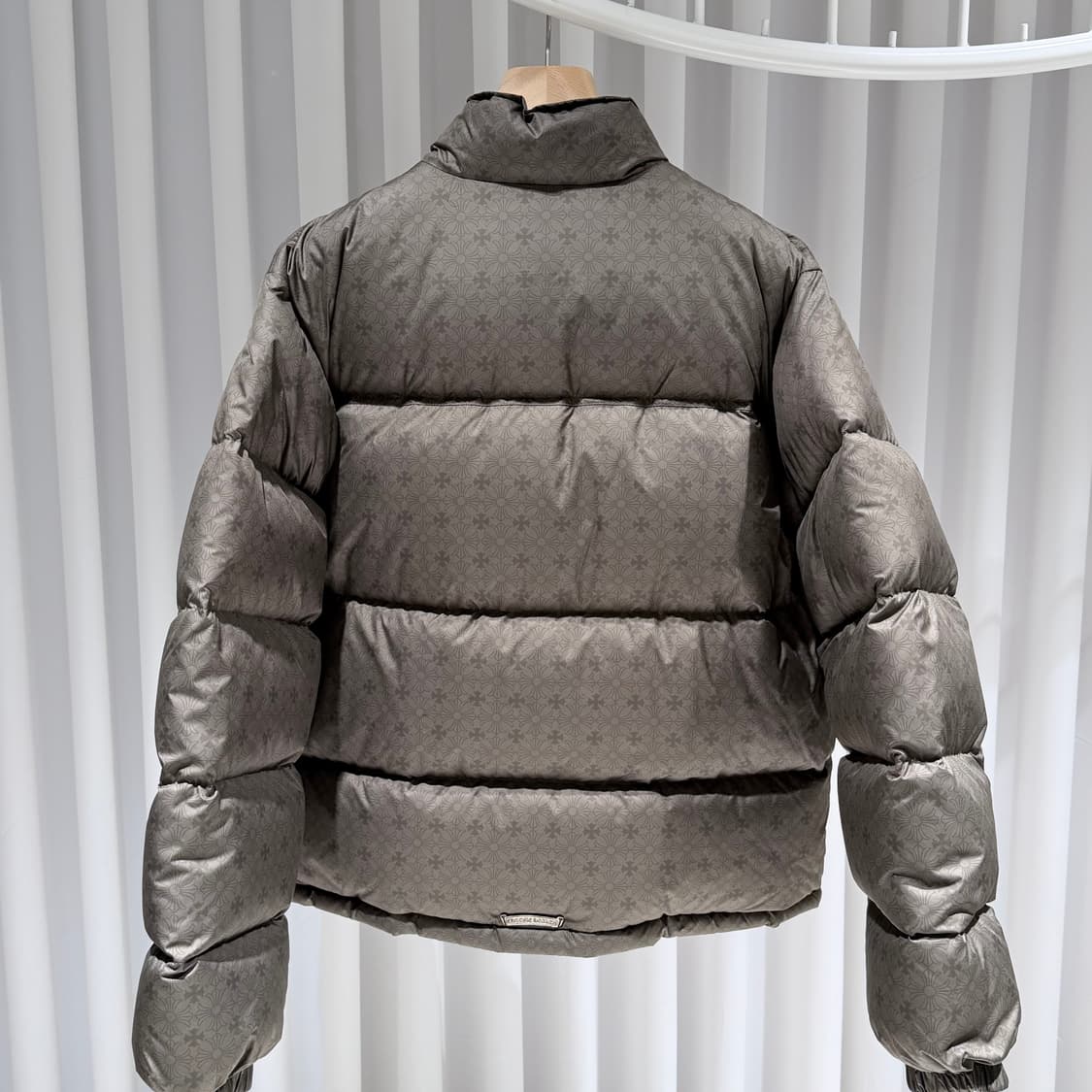 L / 크롬하츠 모노그램 스티프 푸퍼 패딩  상품이미지5