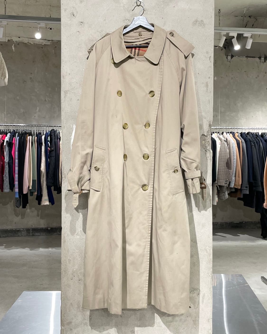버버리 라이트 베이지 더블 브레스티드 트렌치 코트 상품이미지1