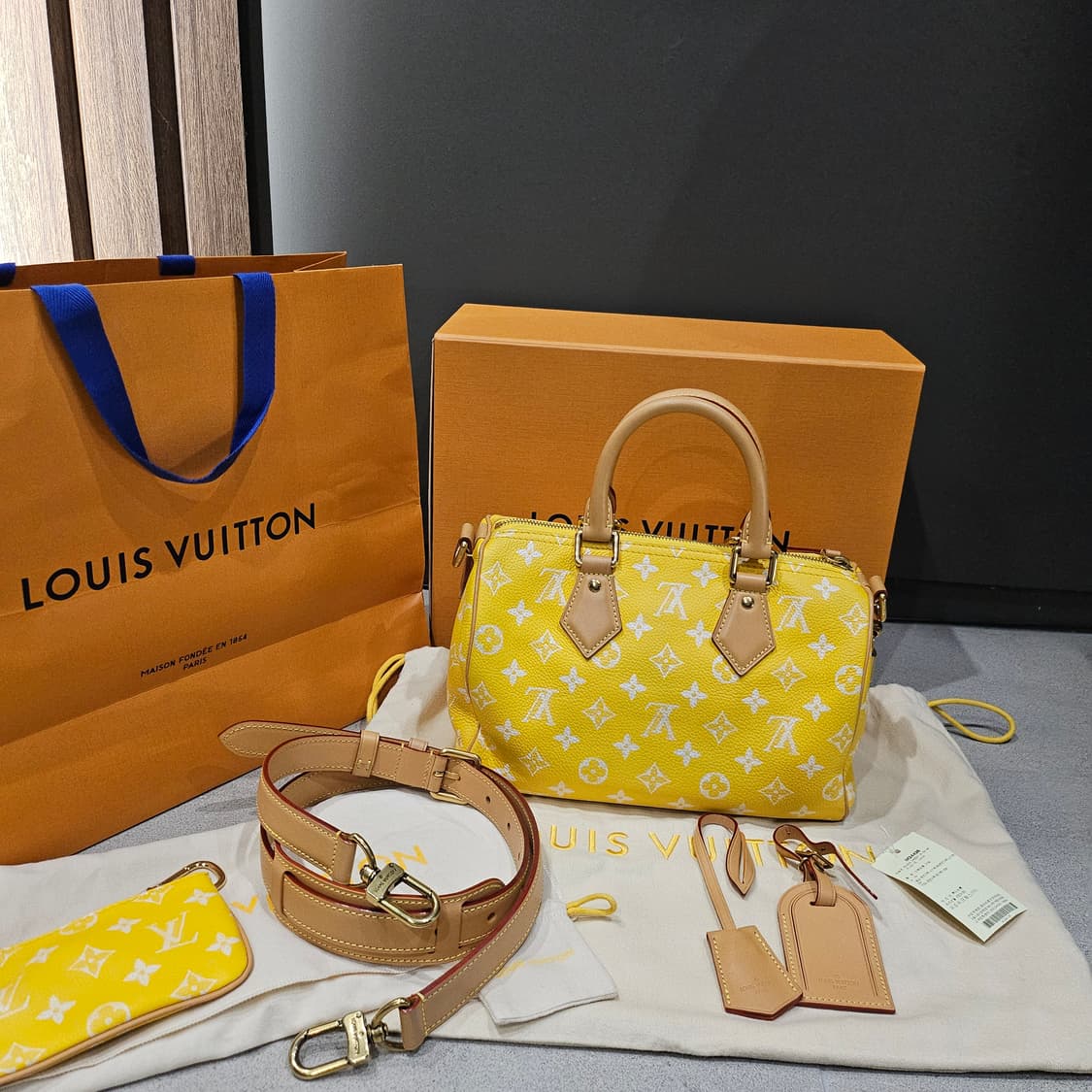 루이비통 P9 제이홉 반둘리에 25 모노그램 스피디 백 상품이미지4