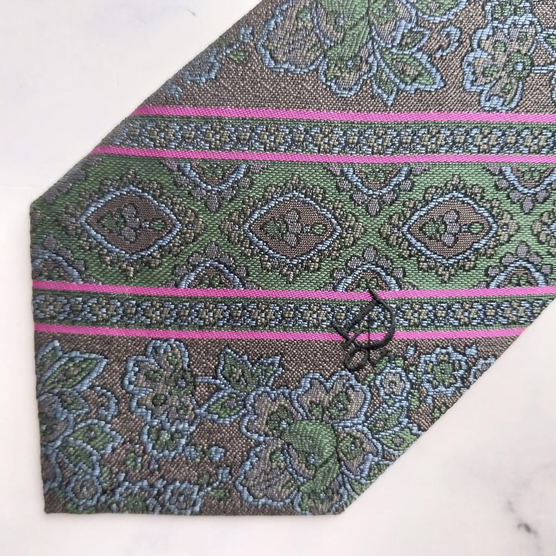 디올 실크 다크그린 패턴 넥타이 8.3cm A+~A등급 K2492
 상품이미지6