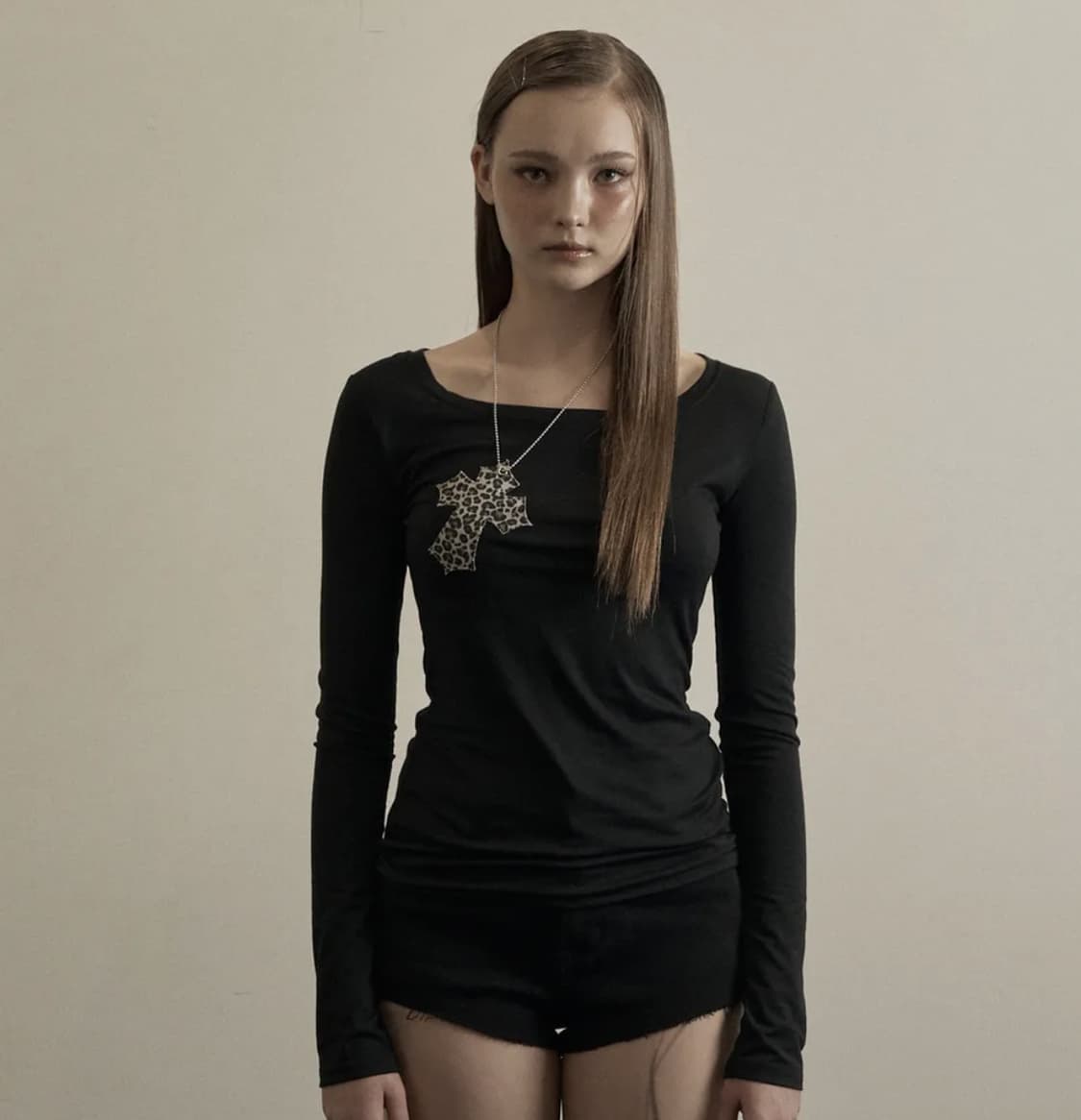일리오 레오파드 크로스 탑 블랙 상품이미지1