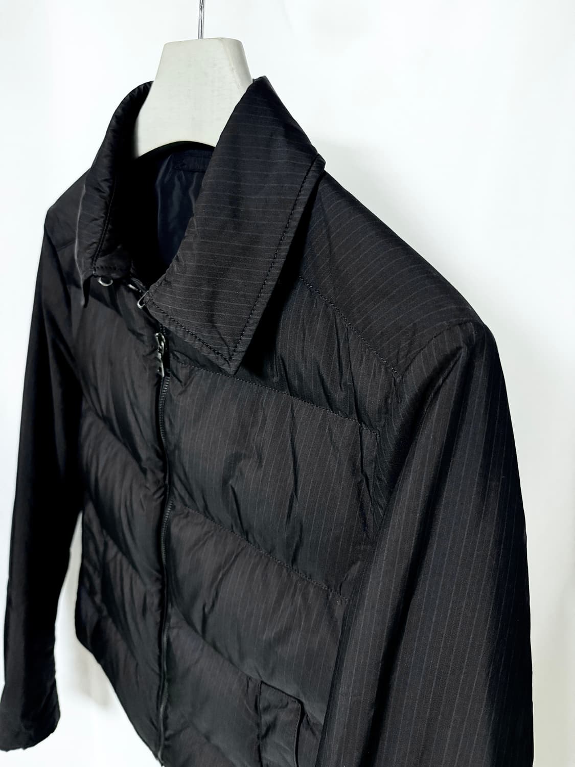 프라다 10Fw 밀리터리 핀스트라잎 레더 다운 패딩 상품이미지2