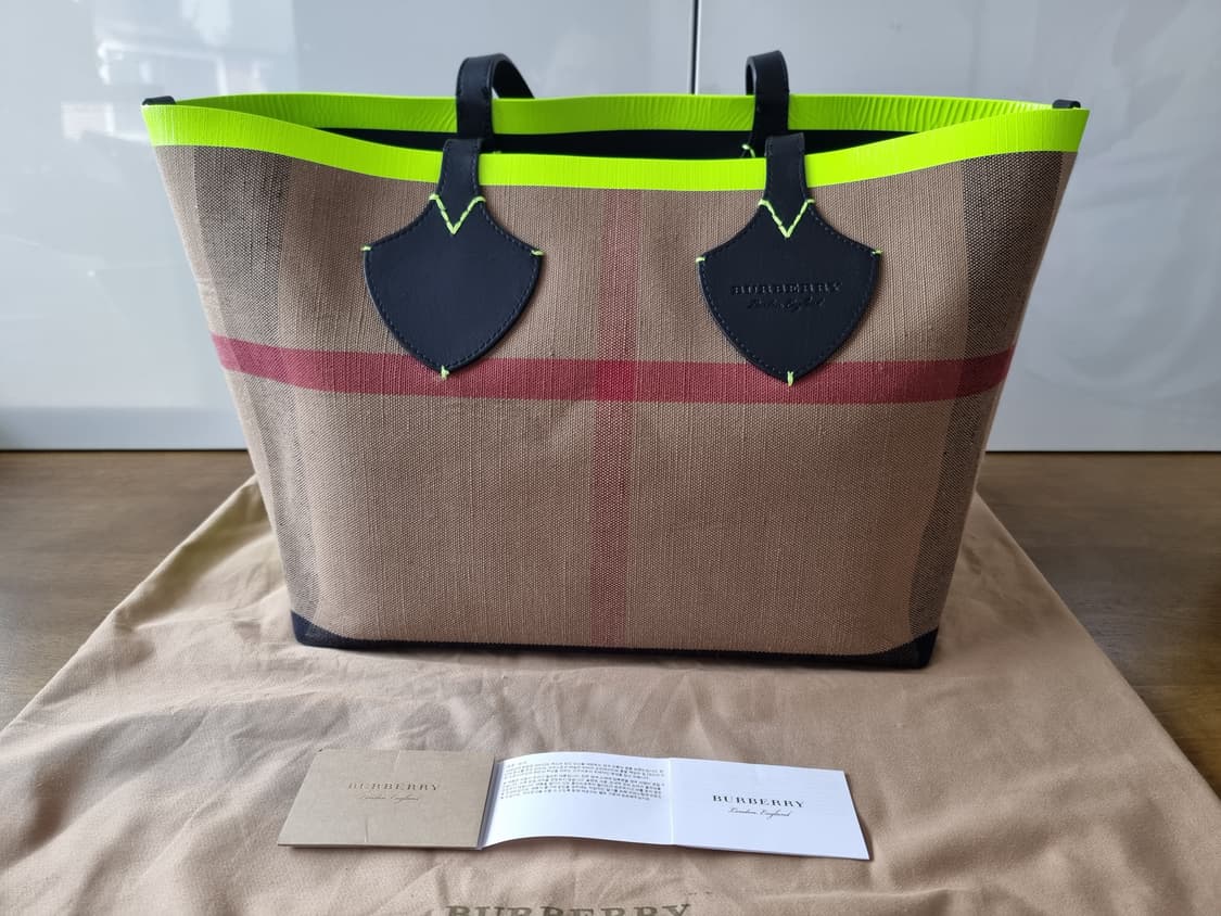 버버리 잉글랜드 토트백 상품이미지1