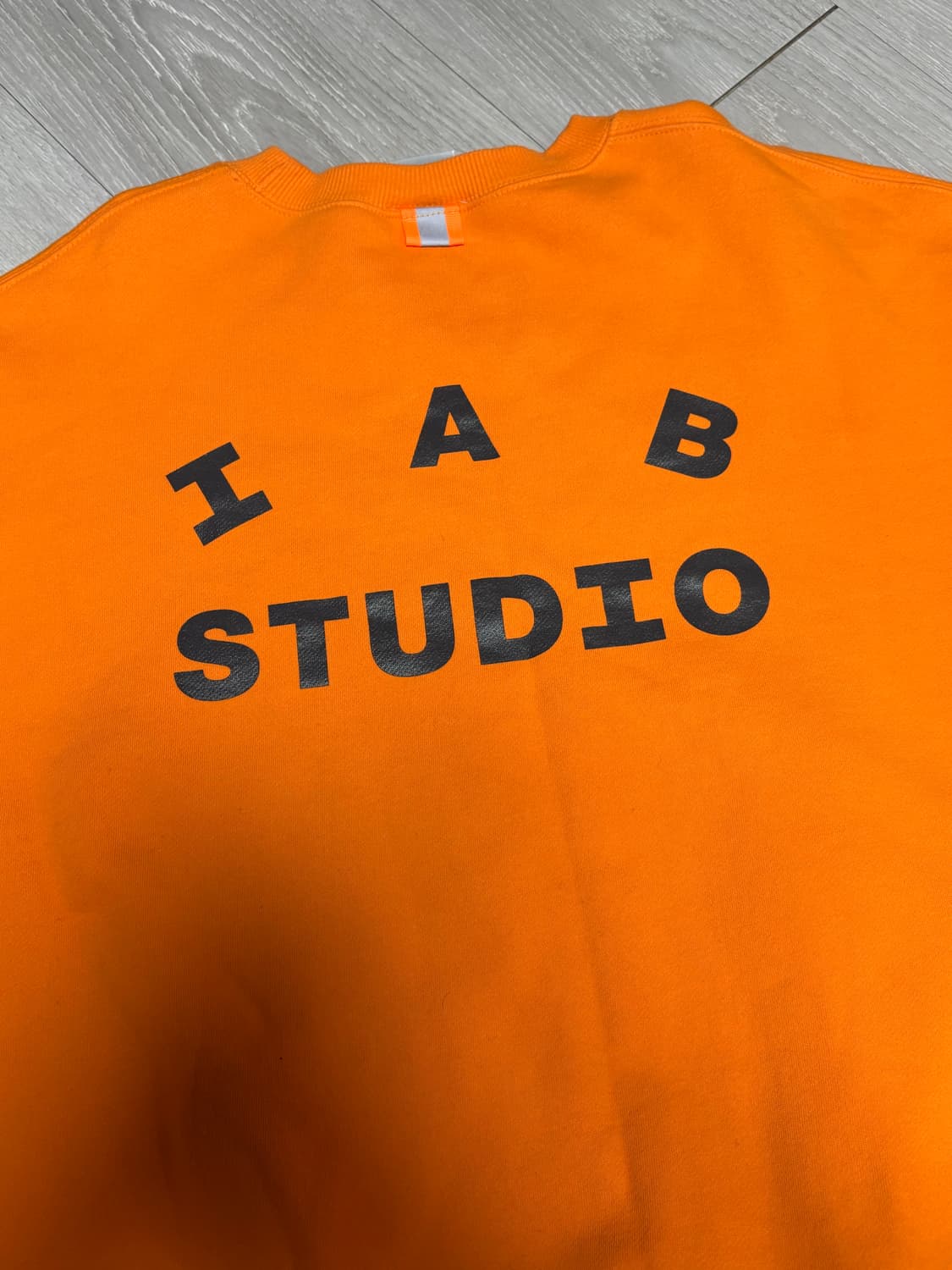 아이앱 스튜디오 두산 맨투맨 오렌지 상품이미지3