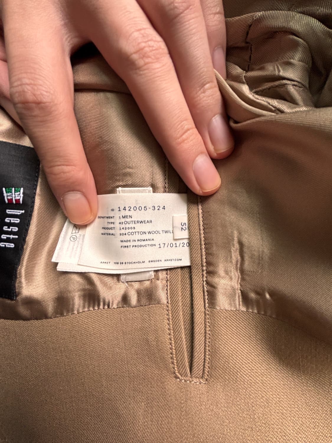 이탈리아 Beste 원단, 북유럽 감성의 완성 — ARKET 코트 상품이미지5