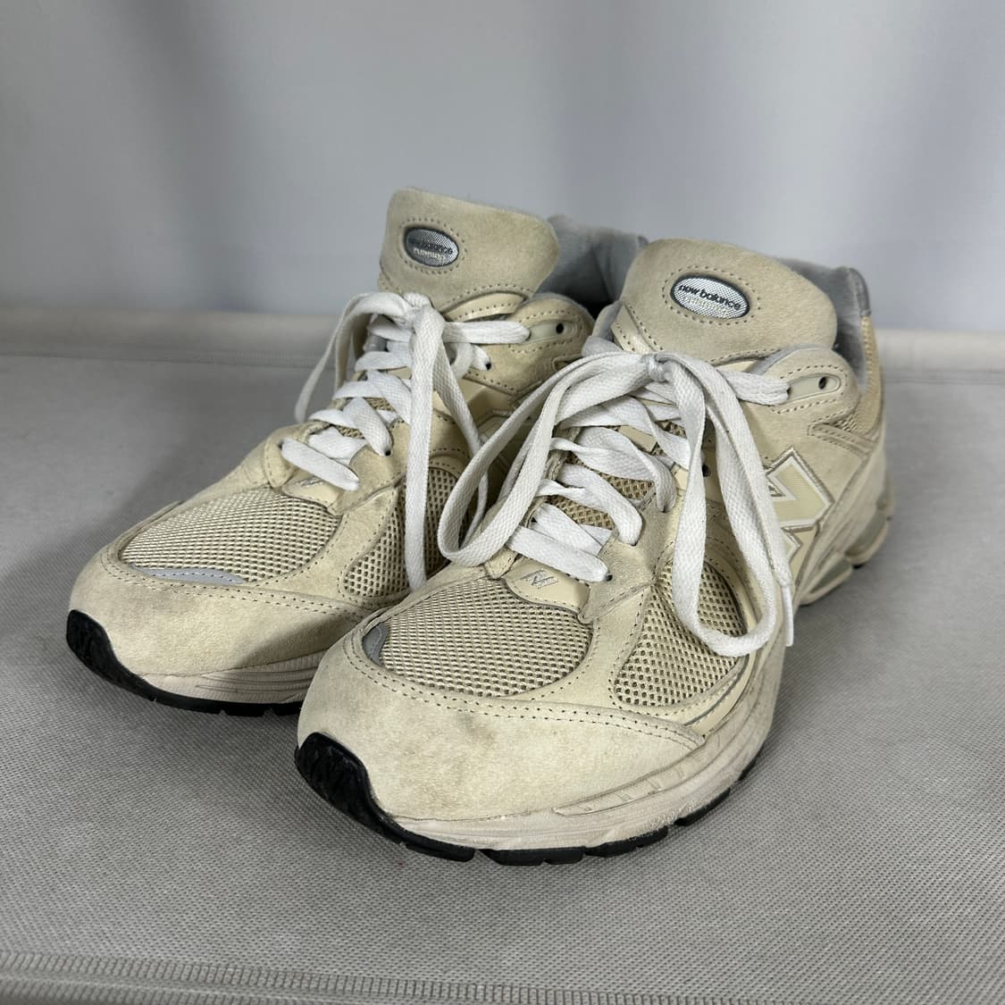 뉴발란스 2002RE 베이지 스니커즈 상품이미지1