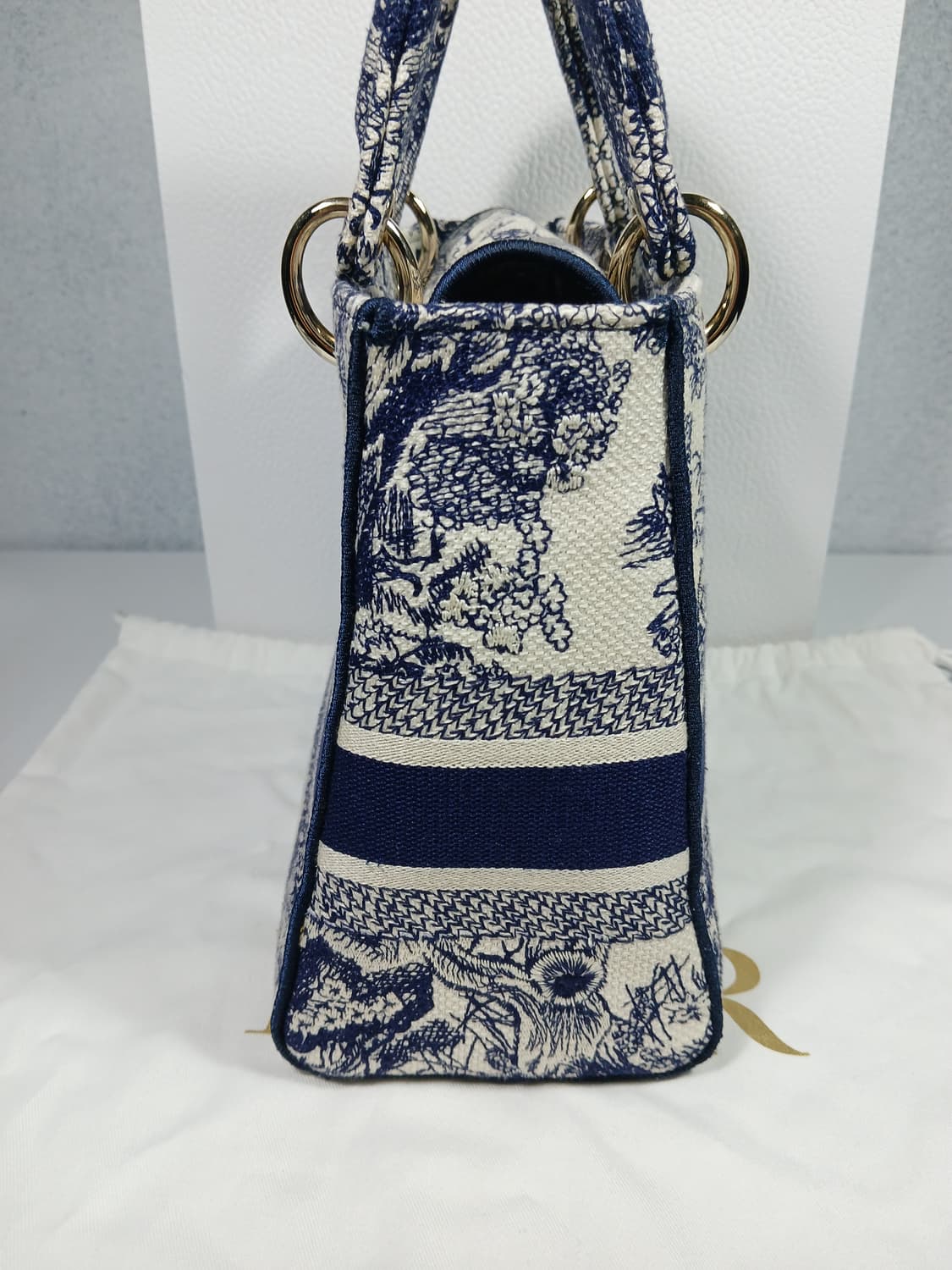 디올 디라이트 토트백 미듐 M0565OTDT 상품이미지6