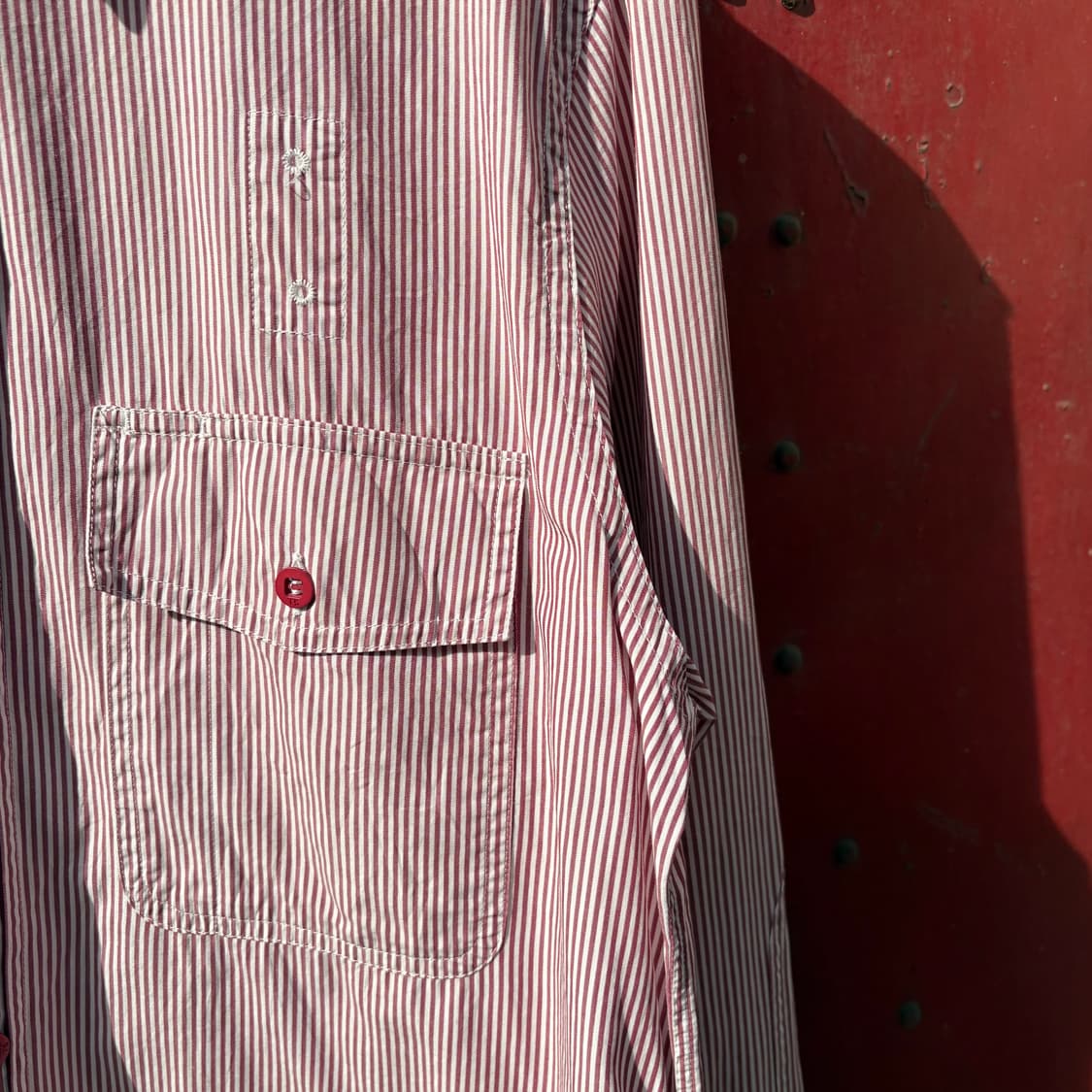 스톤아일랜드 데님스 레드 스트라이프 셔츠 상품이미지3