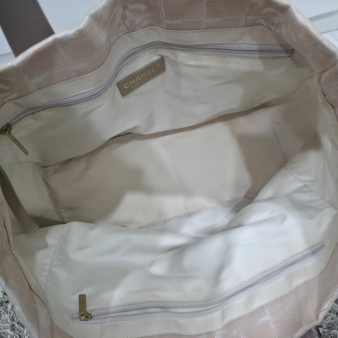 샤넬 뉴트래블 트래블라인 나일론 토트백 베이지 상품이미지4