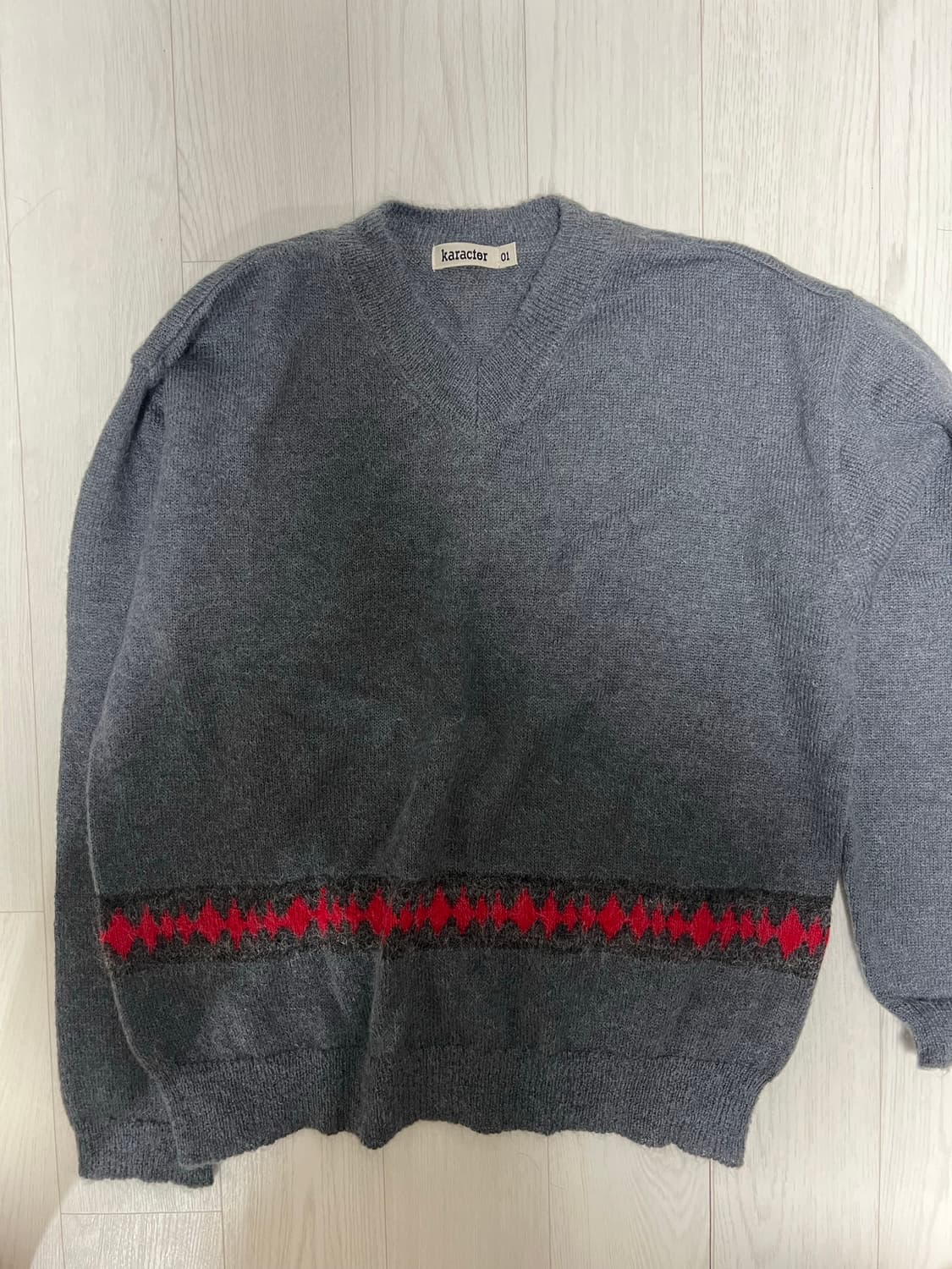 카락터 v넥 니트 차콜(01) 상품이미지1