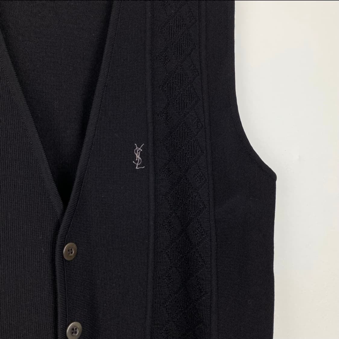 입생로랑 니트 베스트 블랙 100 L 상품이미지3