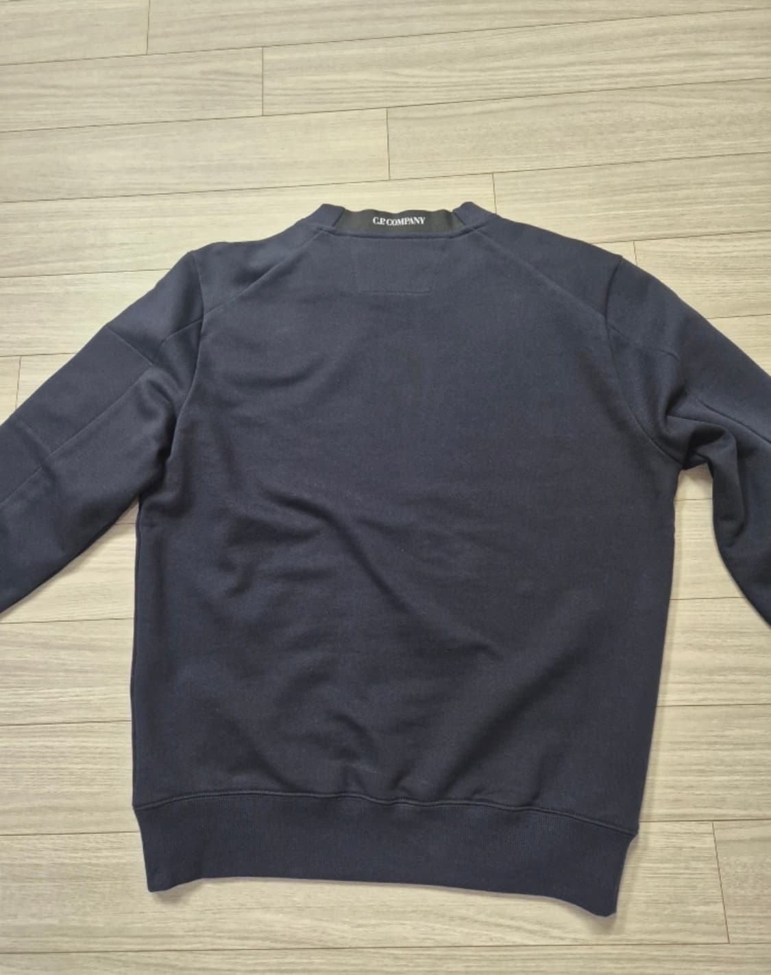 CP컴퍼니 맨투맨 네이비 [S] 상품이미지3