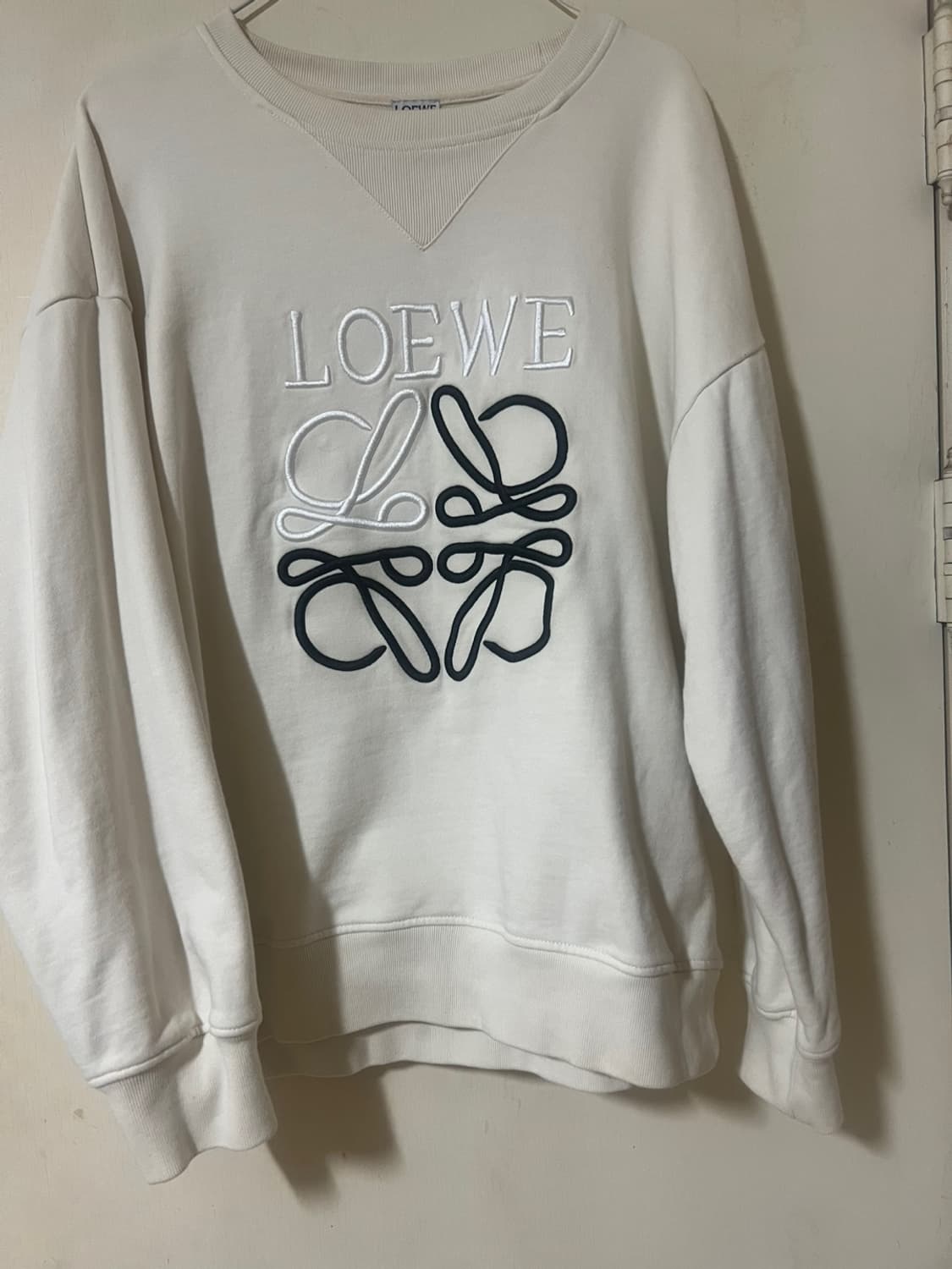 로에베 로고 아나그램 아이보리 맨투맨 팝니다. 상품이미지2