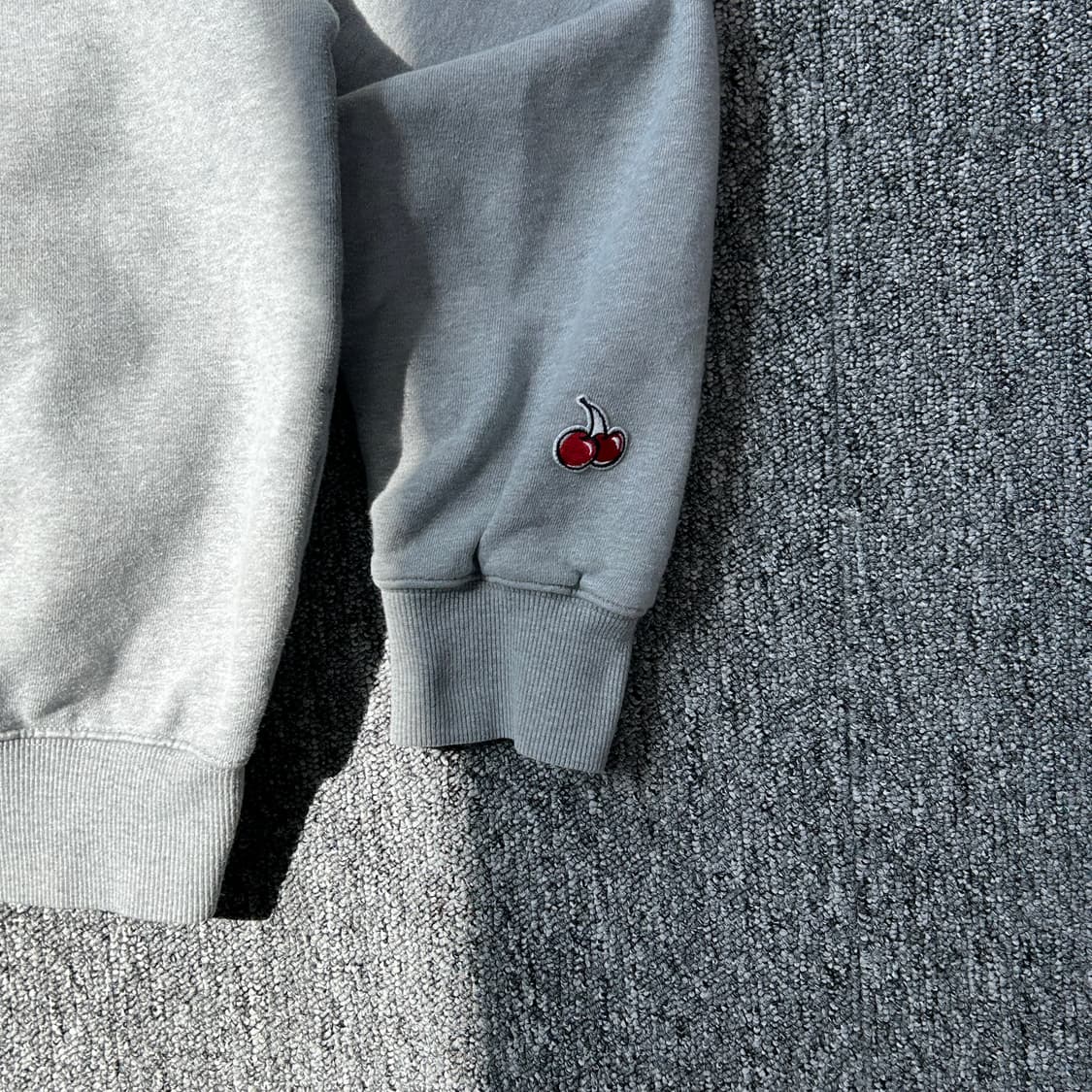 키르시 빅체리 그레이 맨투맨 상품이미지4