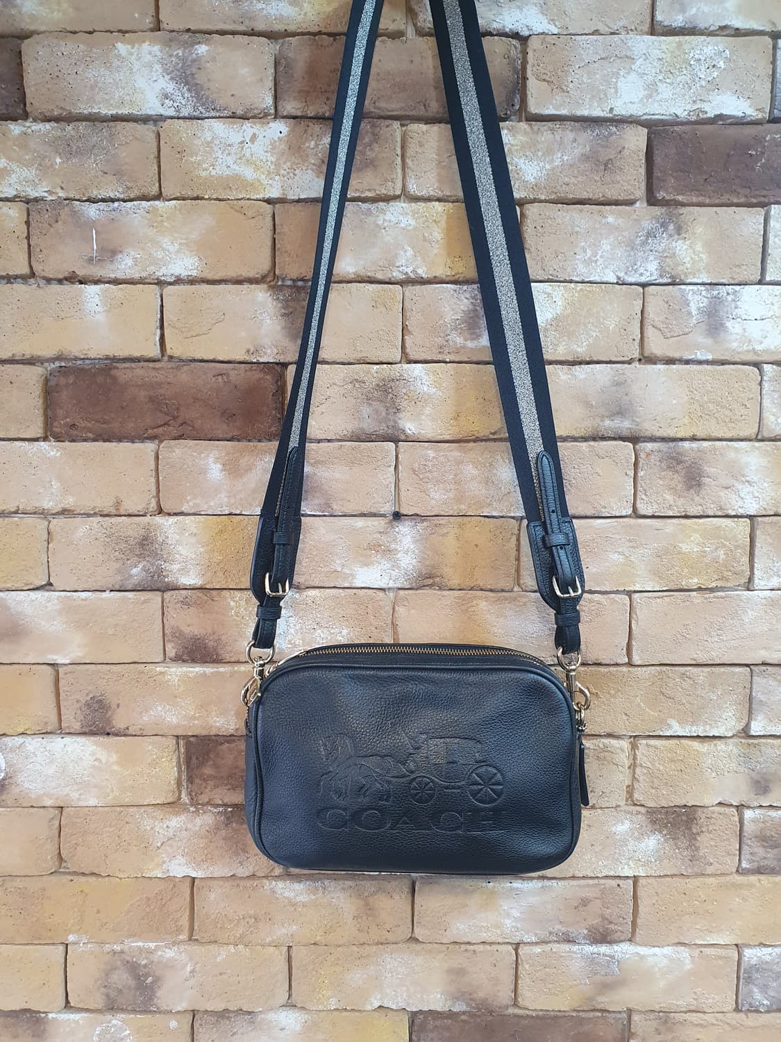 코치 블랙 가죽 크로스백 상품이미지1