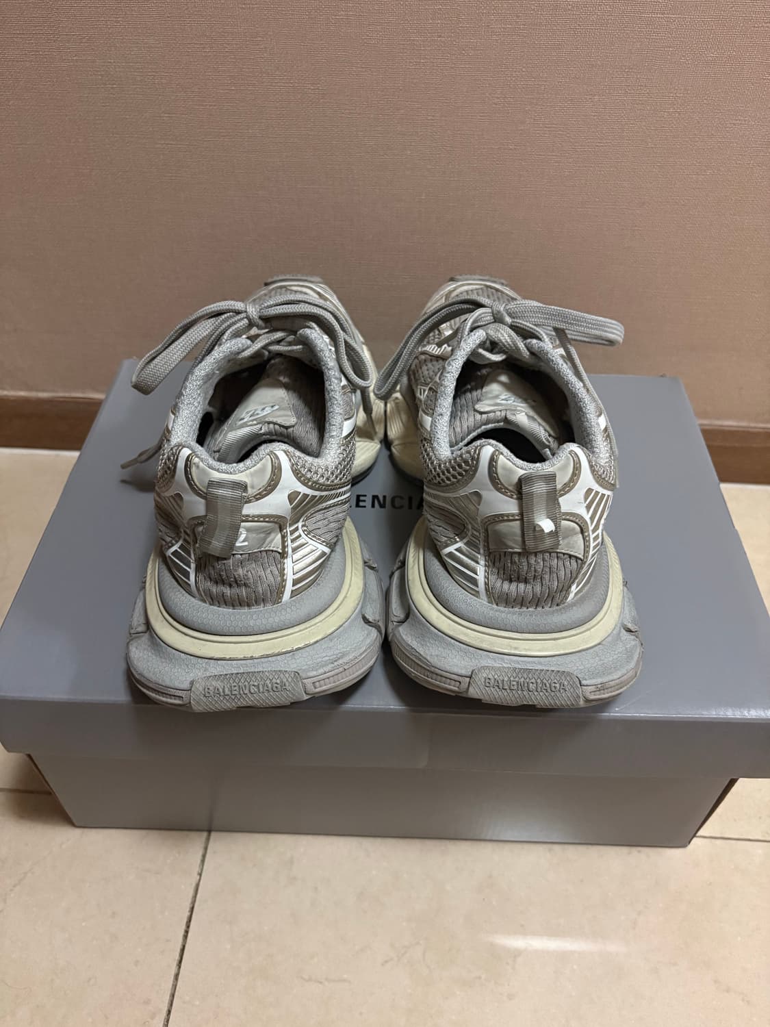 발렌시아가 3xl 에그쉘 42 상품이미지3