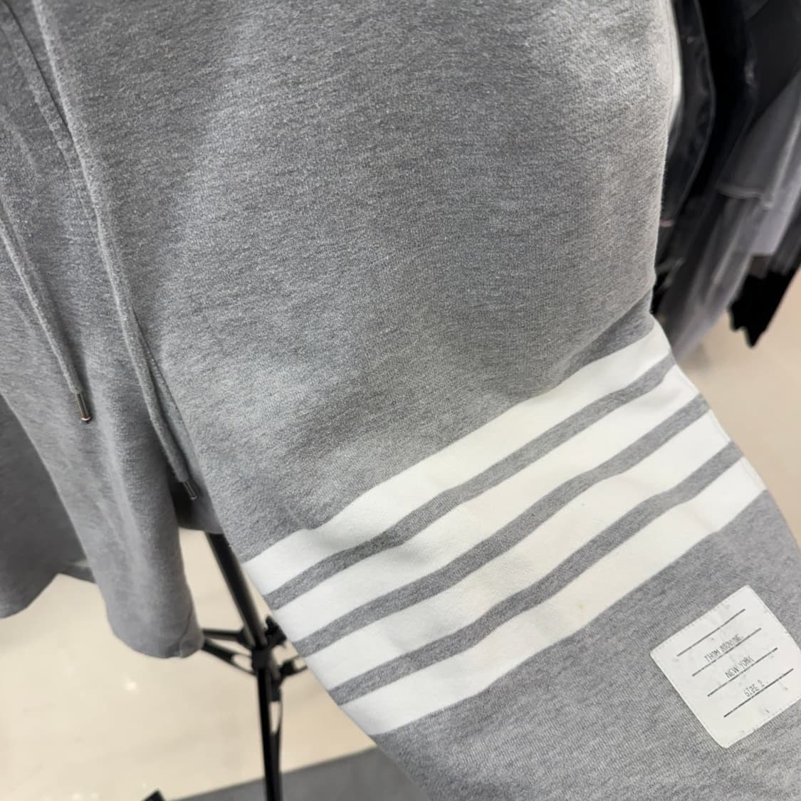 [리오브전포점] 톰브라운 사선 완장 자수 반바지 상품이미지5