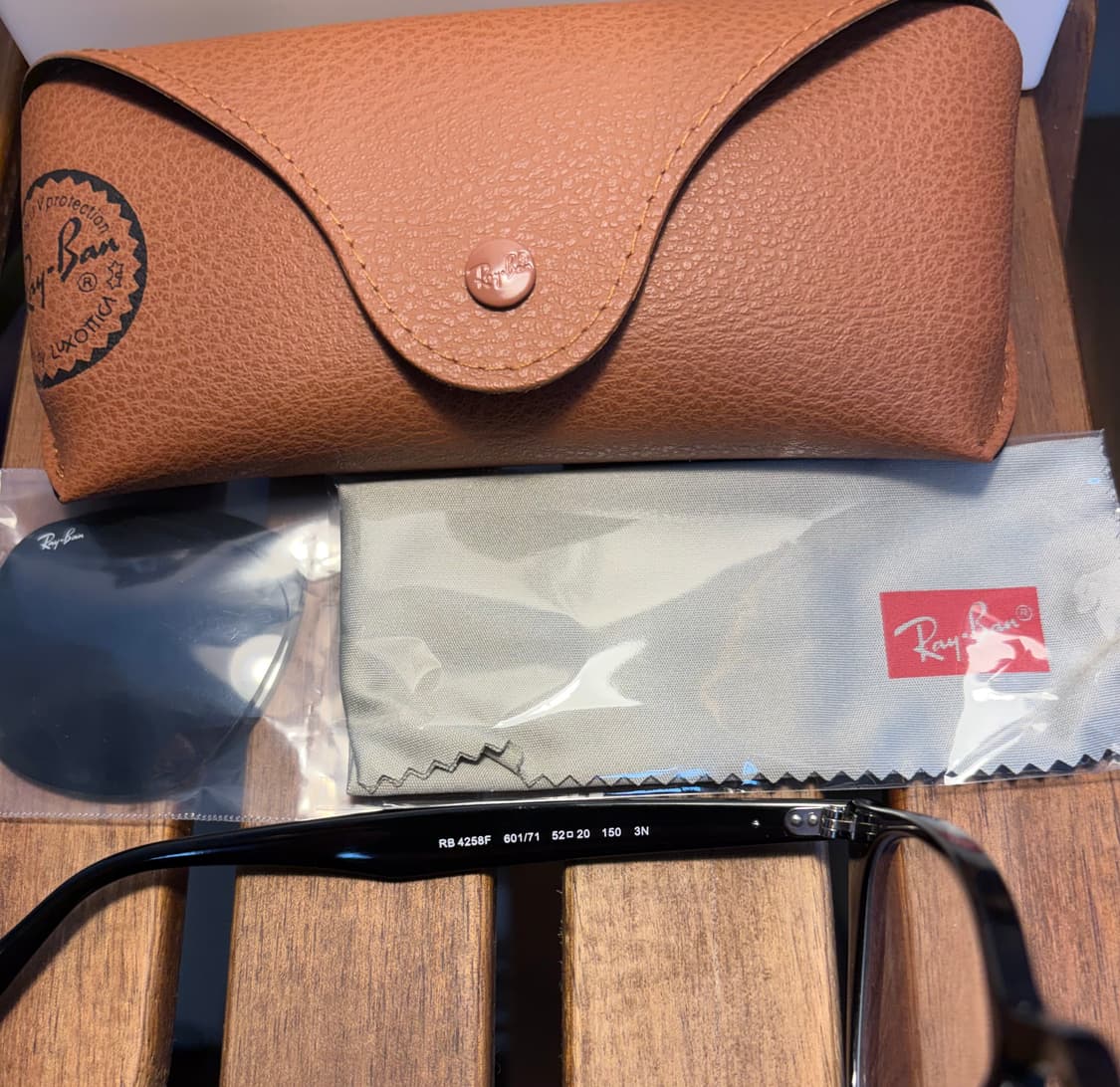 (새상품) 레이벤 RB4258F 601/71 52사이즈 판매합니다. 상품이미지6