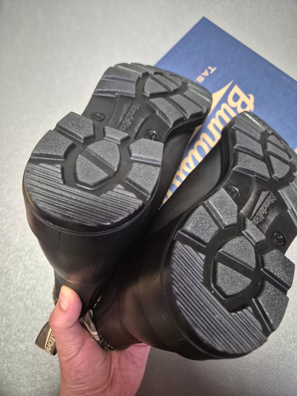 블런드스톤 600 부츠 브라운
AU7.5 (국내 265~270) 상품이미지6