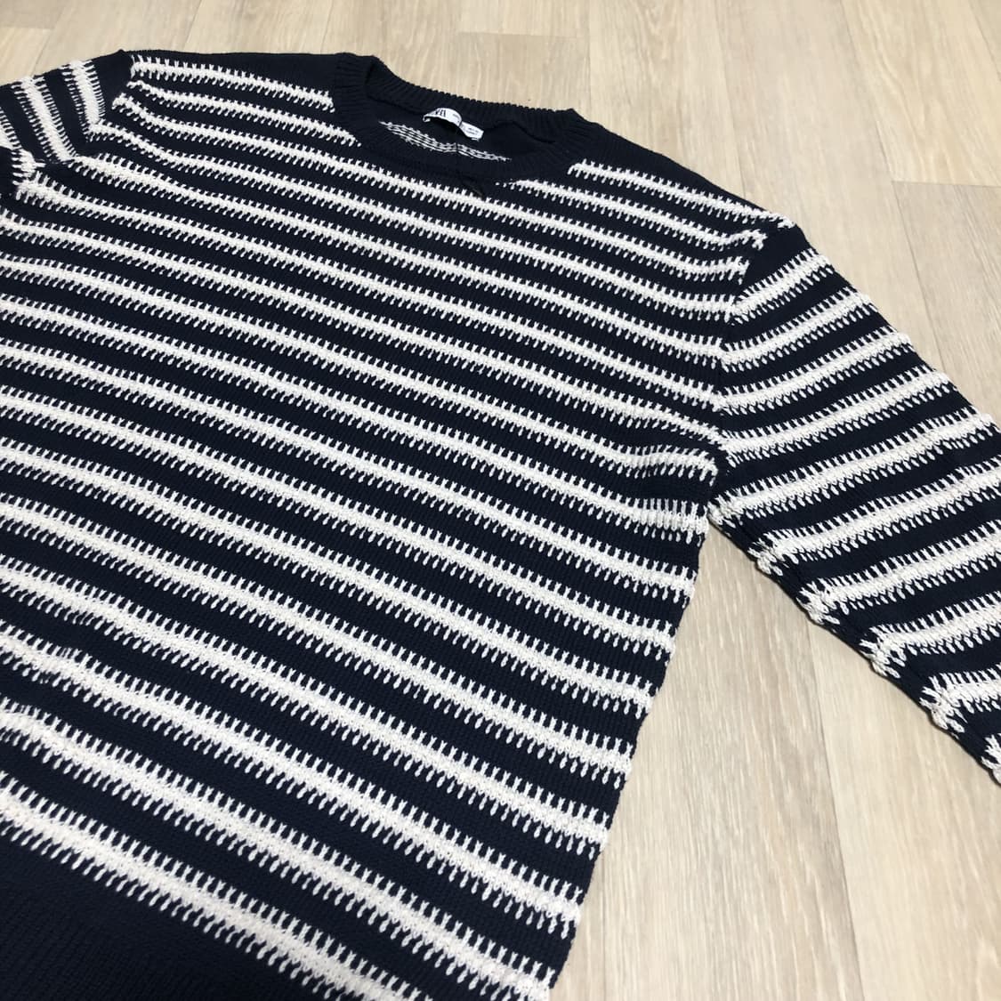 (L) 새상품 자라 ZARA SS 스트라이프 라운드 네이비 니트 상품이미지6