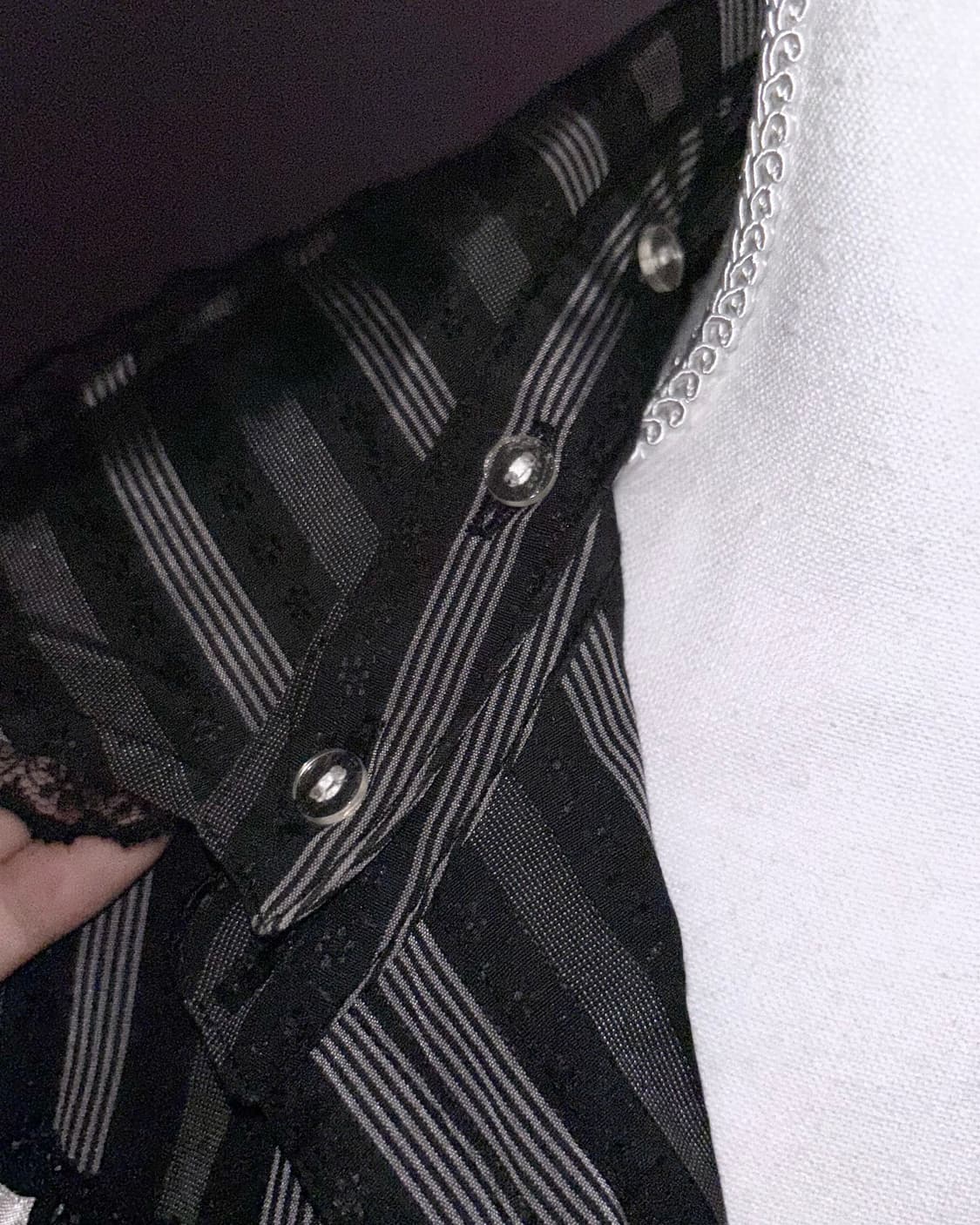 엑시즈팜 고딕 엔틱 프릴 셔츠 블라우스 블랙 상품이미지5