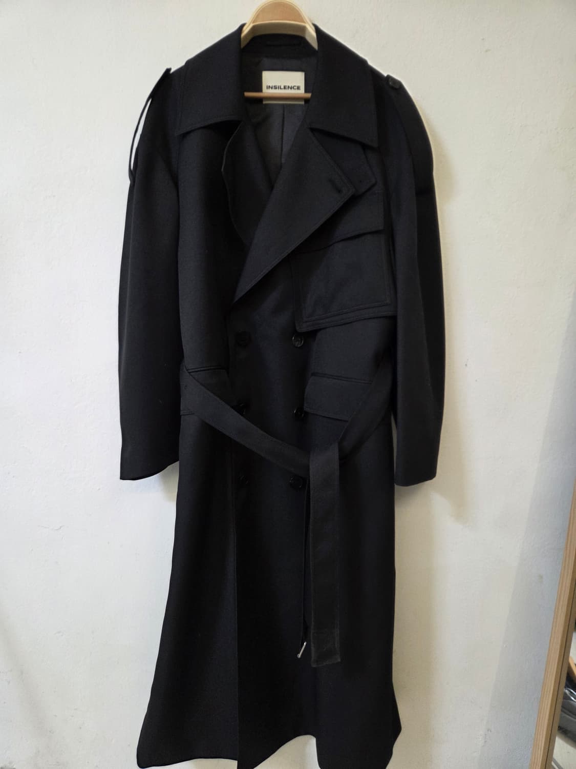 인사일런스 SASAKI 더블 포켓 트렌치 코트 BLACK 상품이미지2