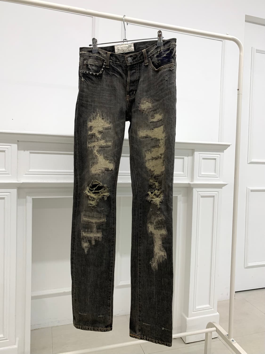 Stud detail distressed denim pants  상품이미지4