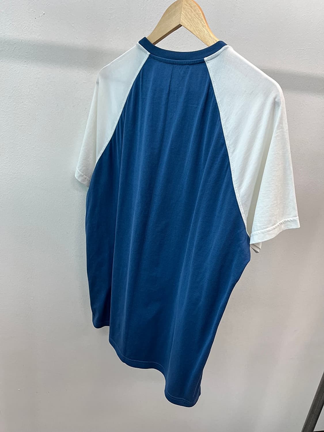 100) 지방시 신형 라운드티  상품이미지6