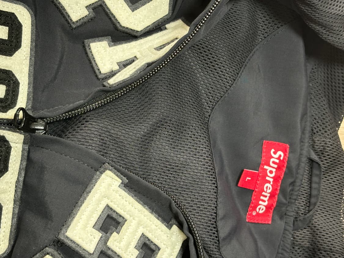 슈프림 아플리케 후드 트랙 자켓 블랙 - 23SS 상품이미지4