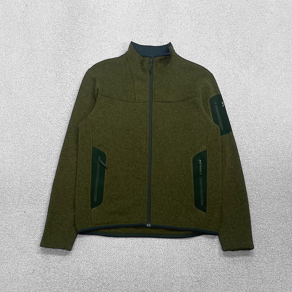 아크테릭스 포켓 로고 커버트 가디건 자켓 카키 그린 상품이미지1