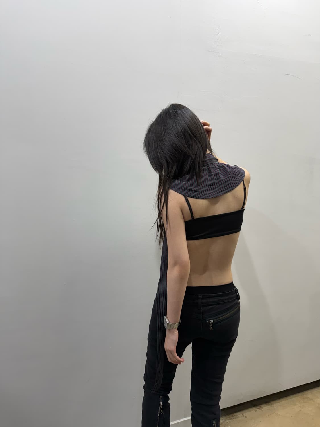 언더커버 수 언더커버 넥 스트랩 디테일 백 오픈 탑 상품이미지8