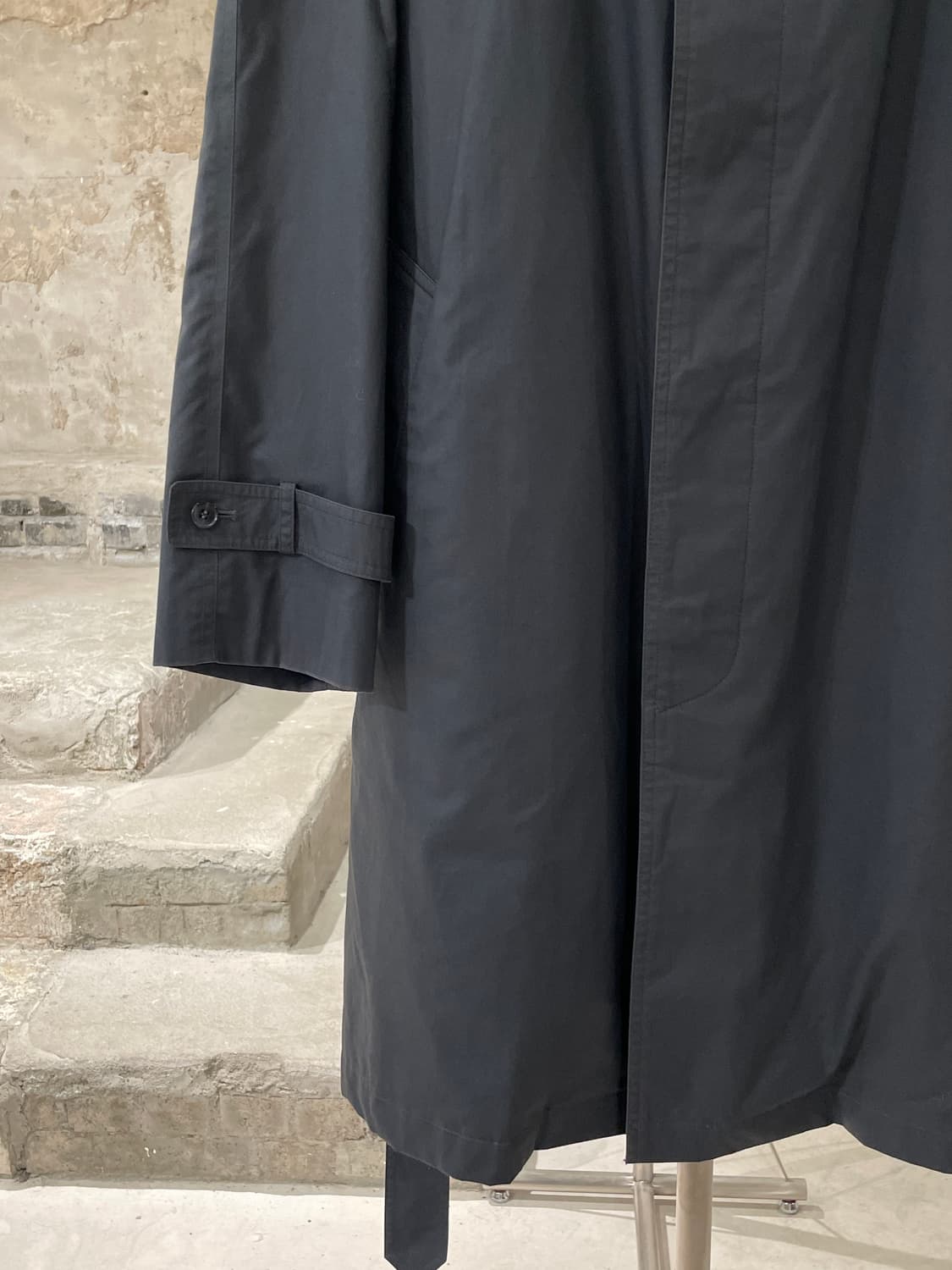 이브 생로랑 디퓨전 옴므 스톤 그레이 히든 버튼 웨이스트 타이 코트 상품이미지4