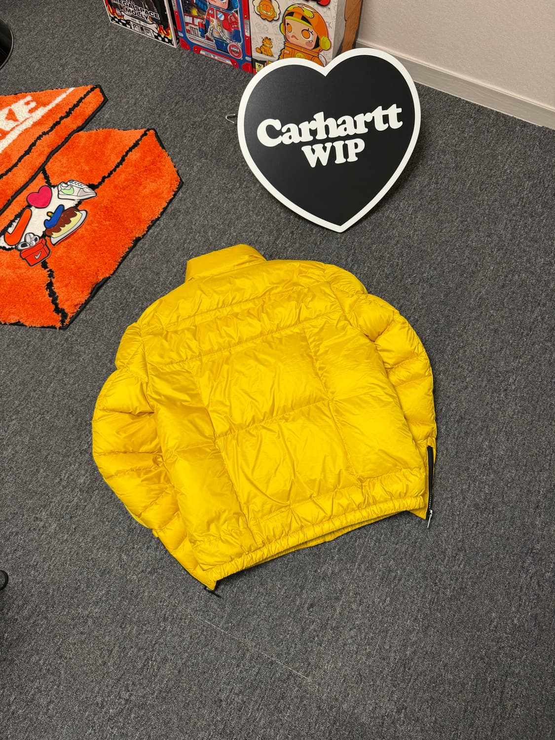 [48] 프라다 20FW 삼각 로고 구스 다운 패딩 옐로우 상품이미지4