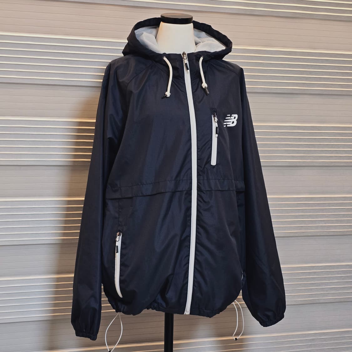 뉴발란스 바람막이 (남녀공용) 상품이미지1