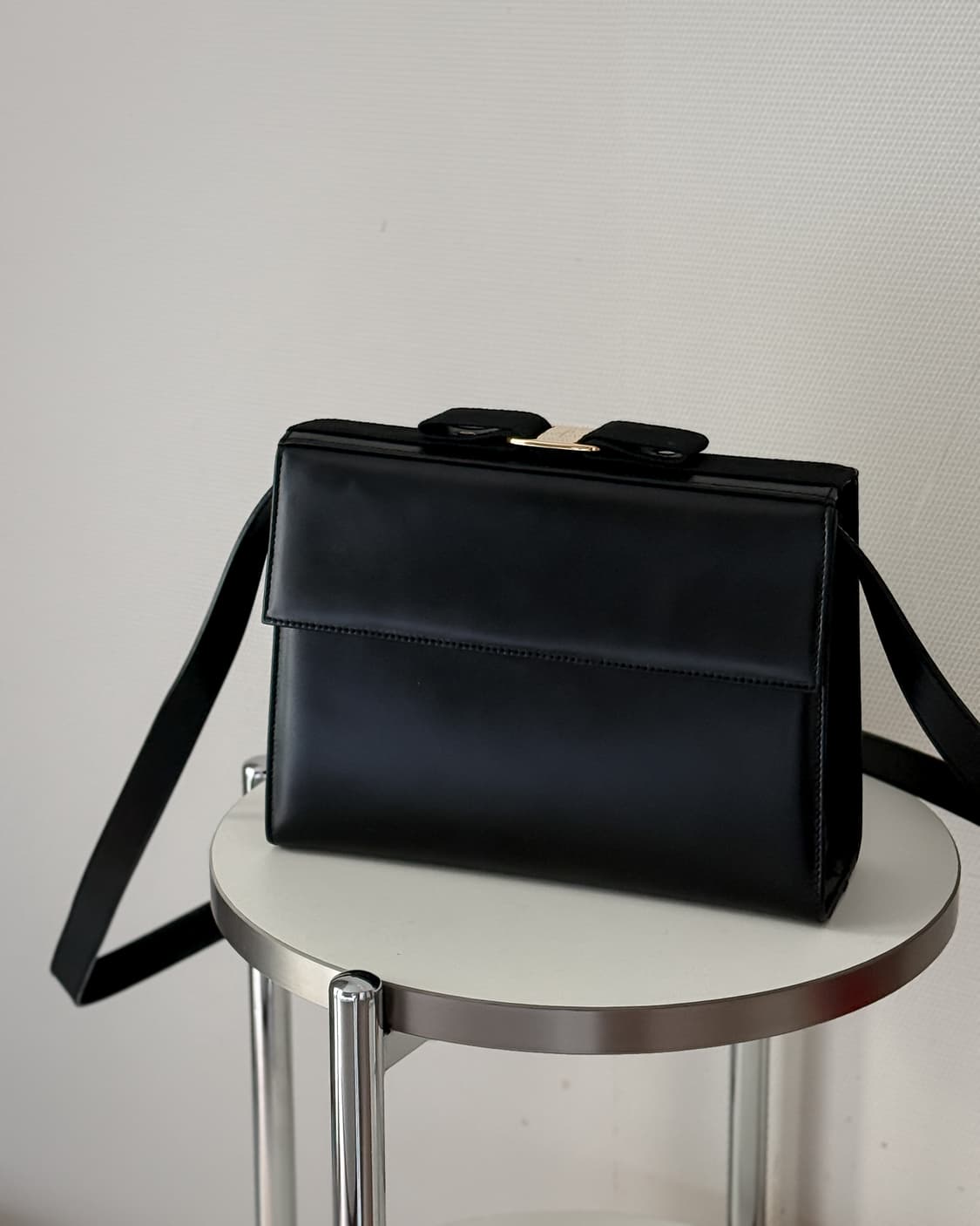 페라가모 바라 크로스백 상품이미지2