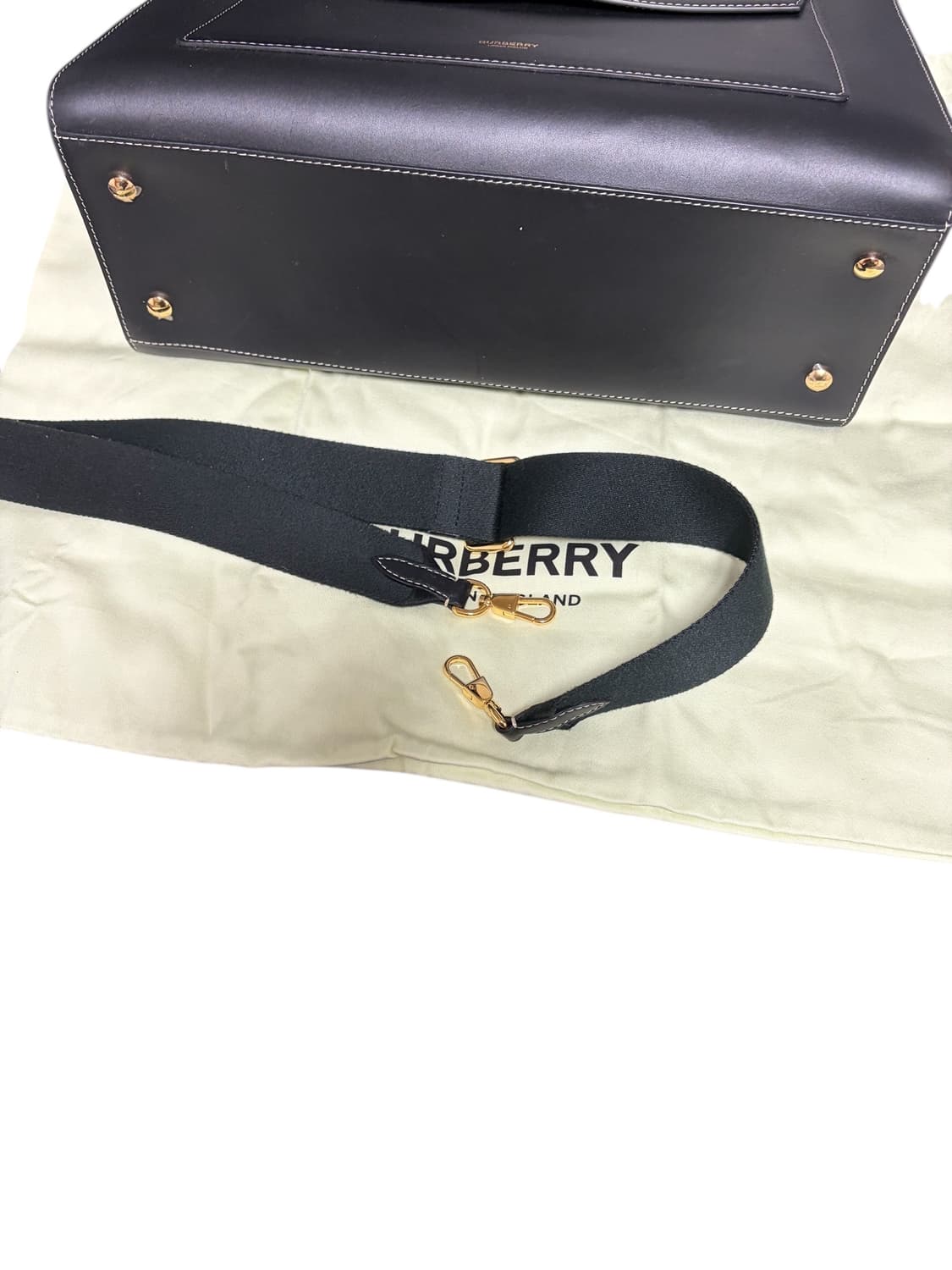 버버리 탑스티치 미디움 포켓 토트백 상품이미지6