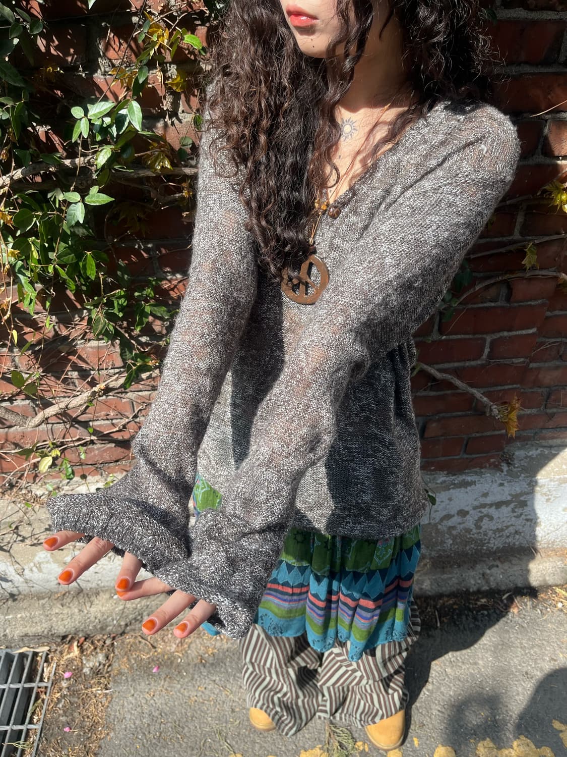 그레이 화이트 그물 브이넥 니트 상품이미지2