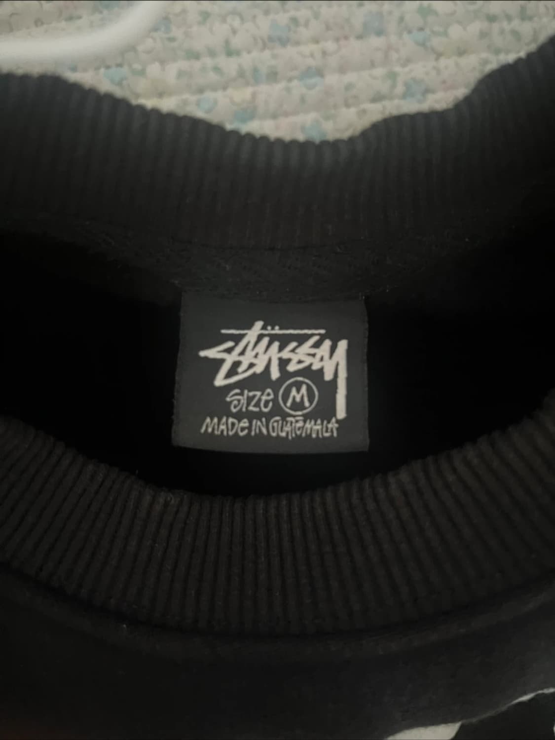 스투시 월드투어 크루넥 블랙 맨투맨 상품이미지3