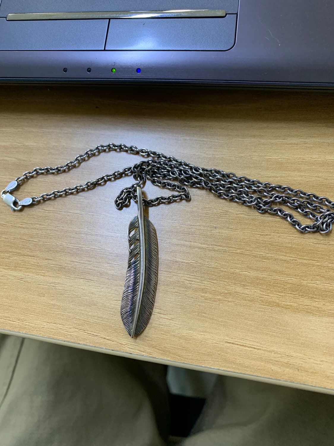 퍼스트 애로우즈 페더 펜던트 m사이즈 상품이미지1