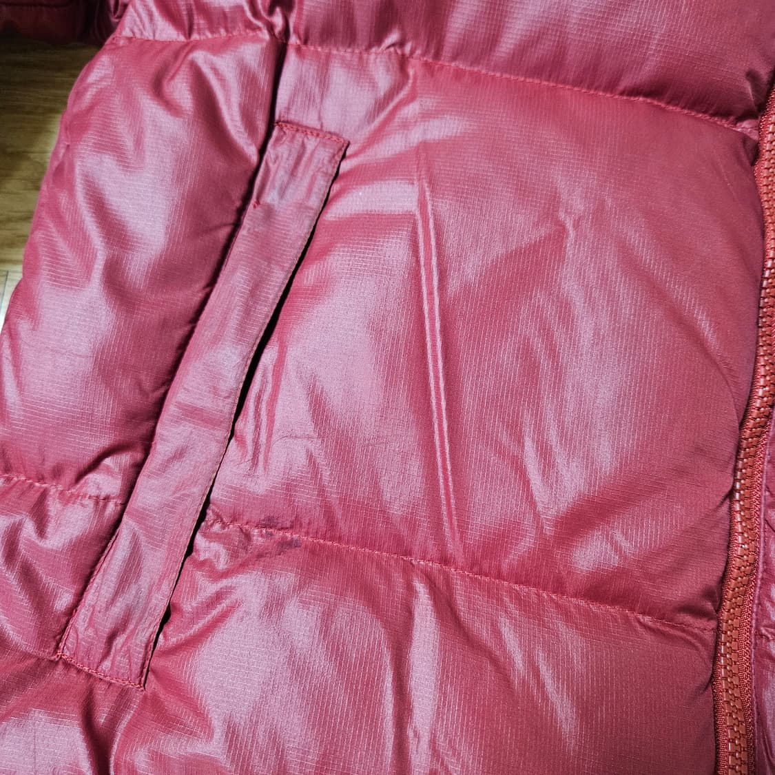 노스페이스 700 눕시 패딩 다크레드 상품이미지9