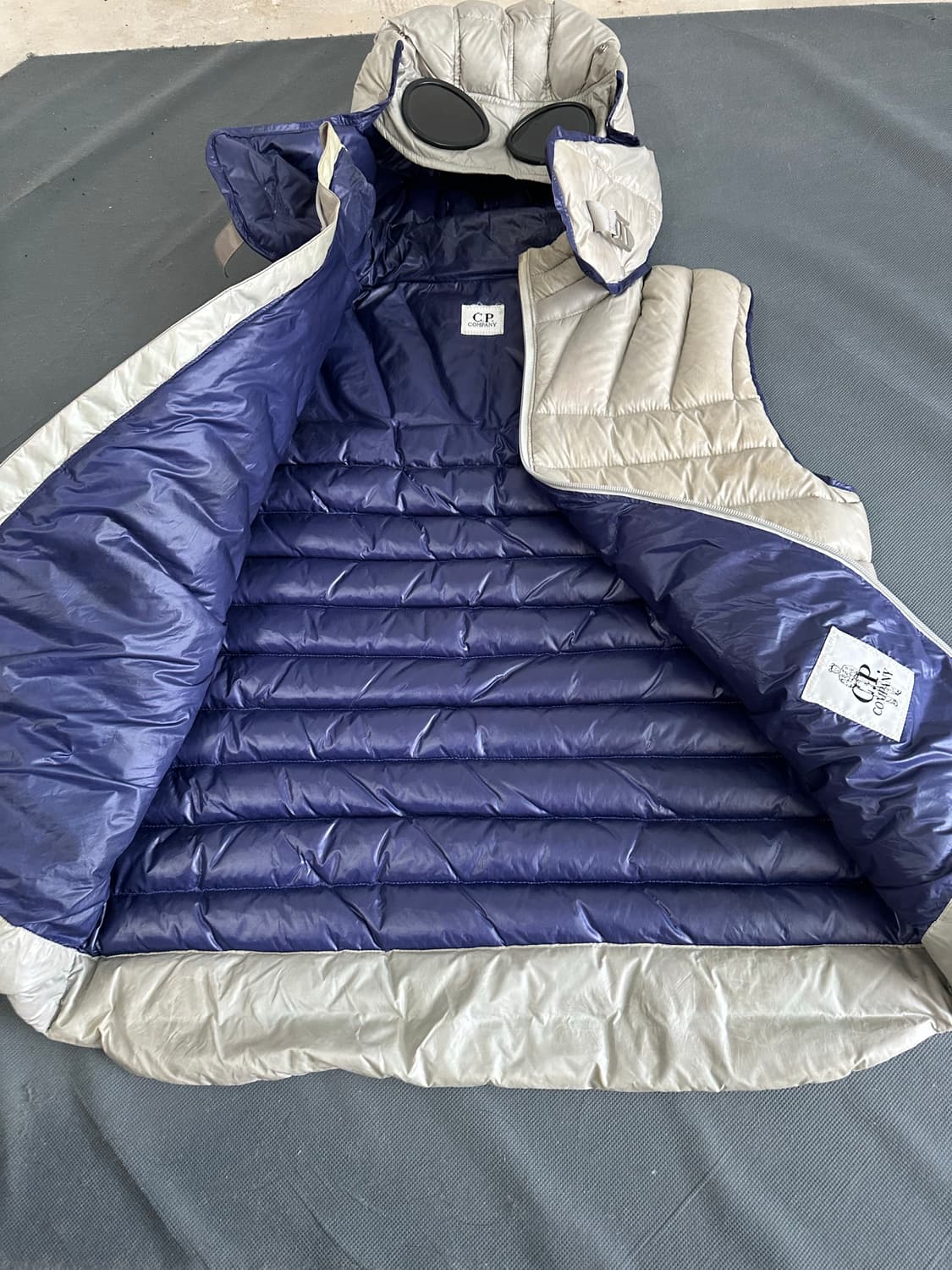 CP컴퍼니 고글 후드 패딩 조끼 90-95 상품이미지2