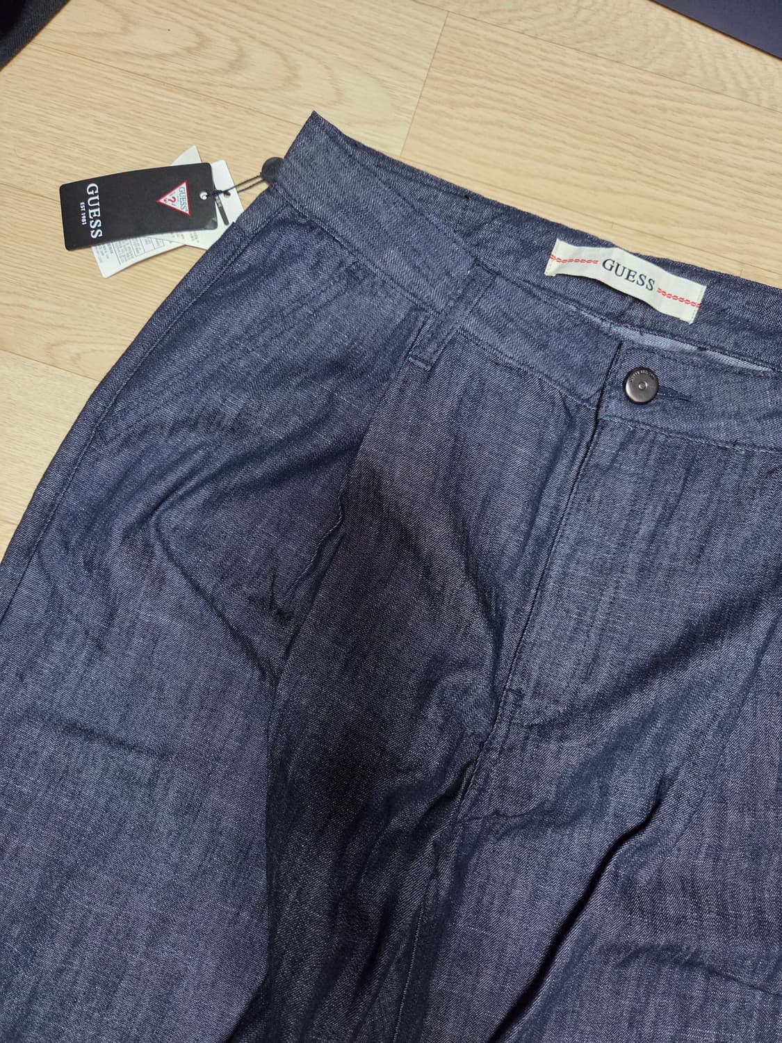 (새상품)GUESS 인디고 데님 슬랙스 원턱 팬츠  상품이미지1