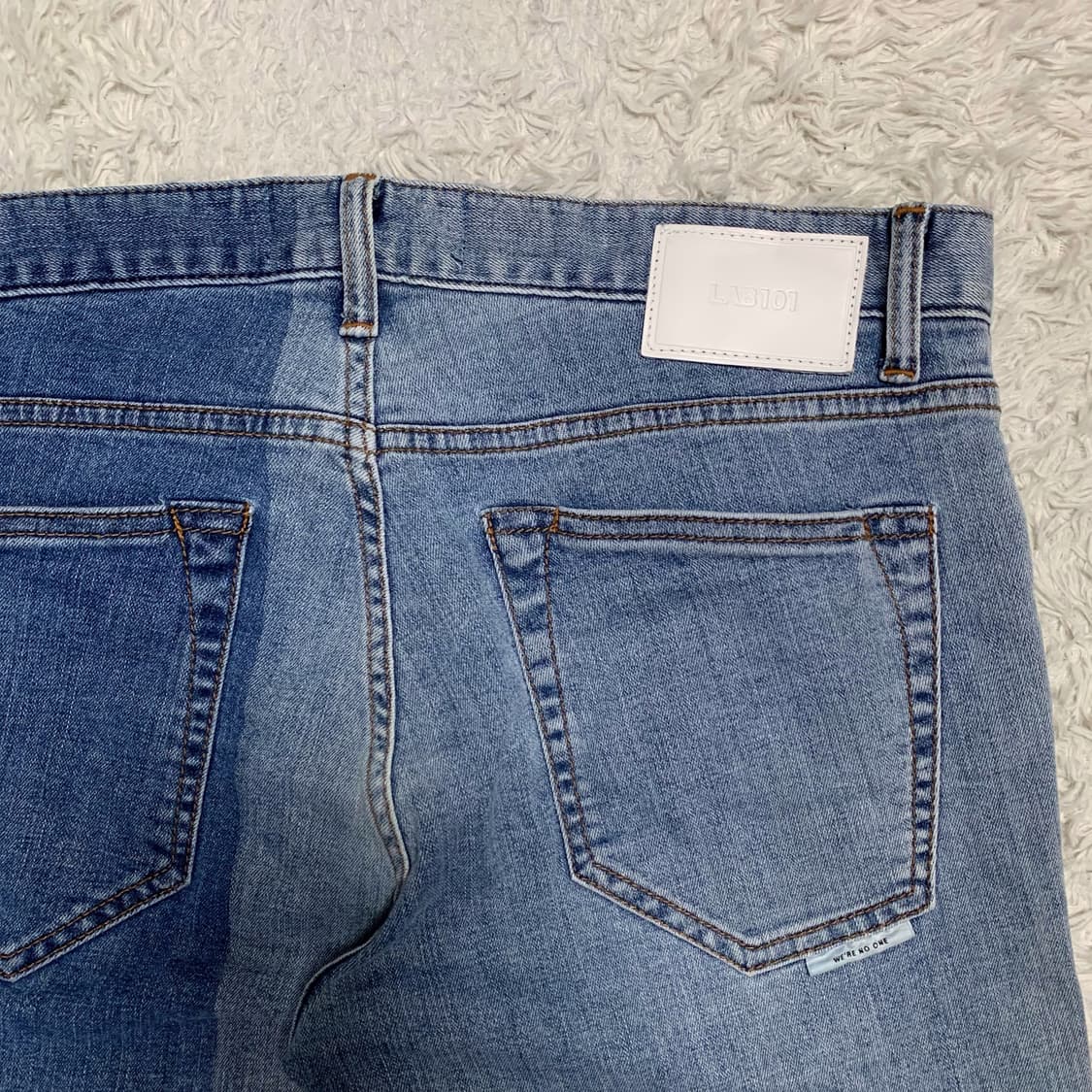 [32] LAB101 블록 워싱 슬림핏 데님팬츠 상품이미지1